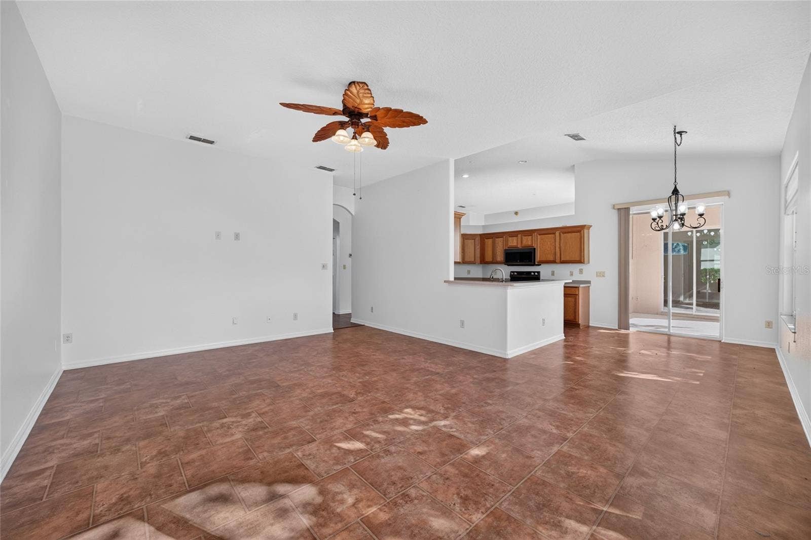 24151 BELLE MEDE DRIVE, Leesburg, FL 34748 fAMILY ROOM