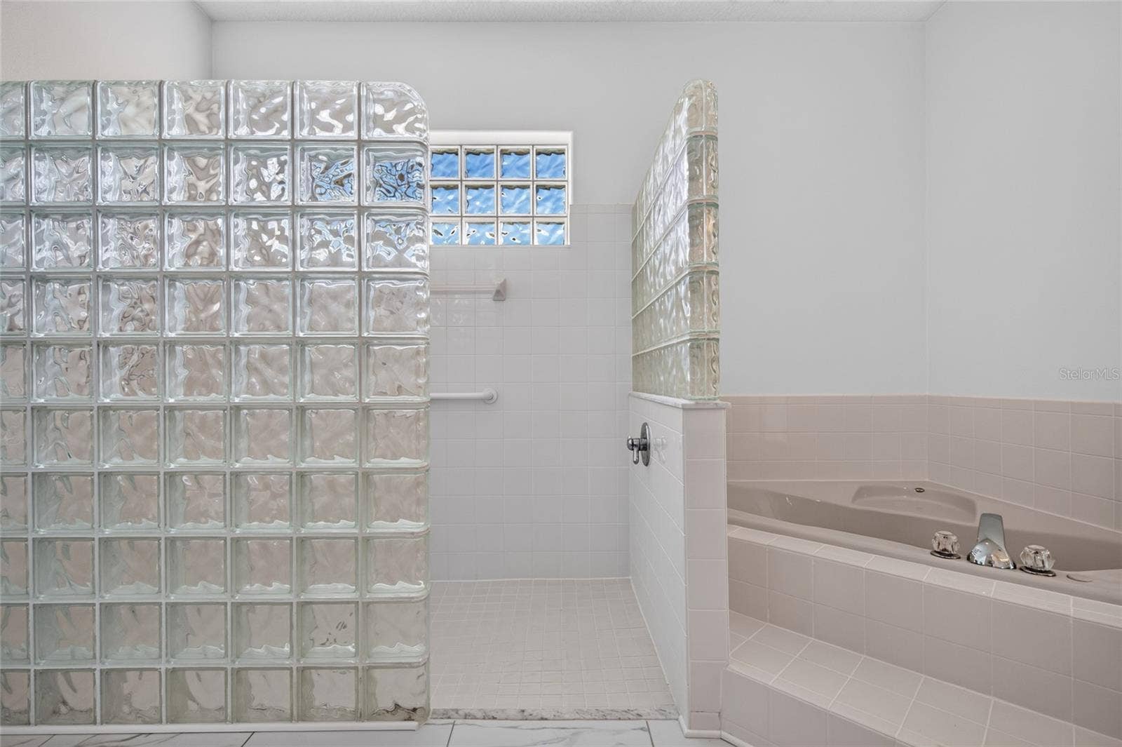 24151 BELLE MEDE DRIVE, Leesburg, FL 34748 MASTER BATHROOM