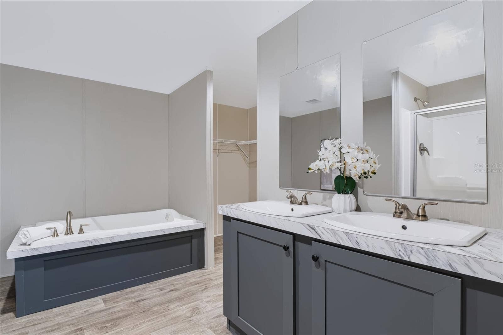 25124 HUCKLEBERRY WAY, Astatula, FL 34705 Primary bath