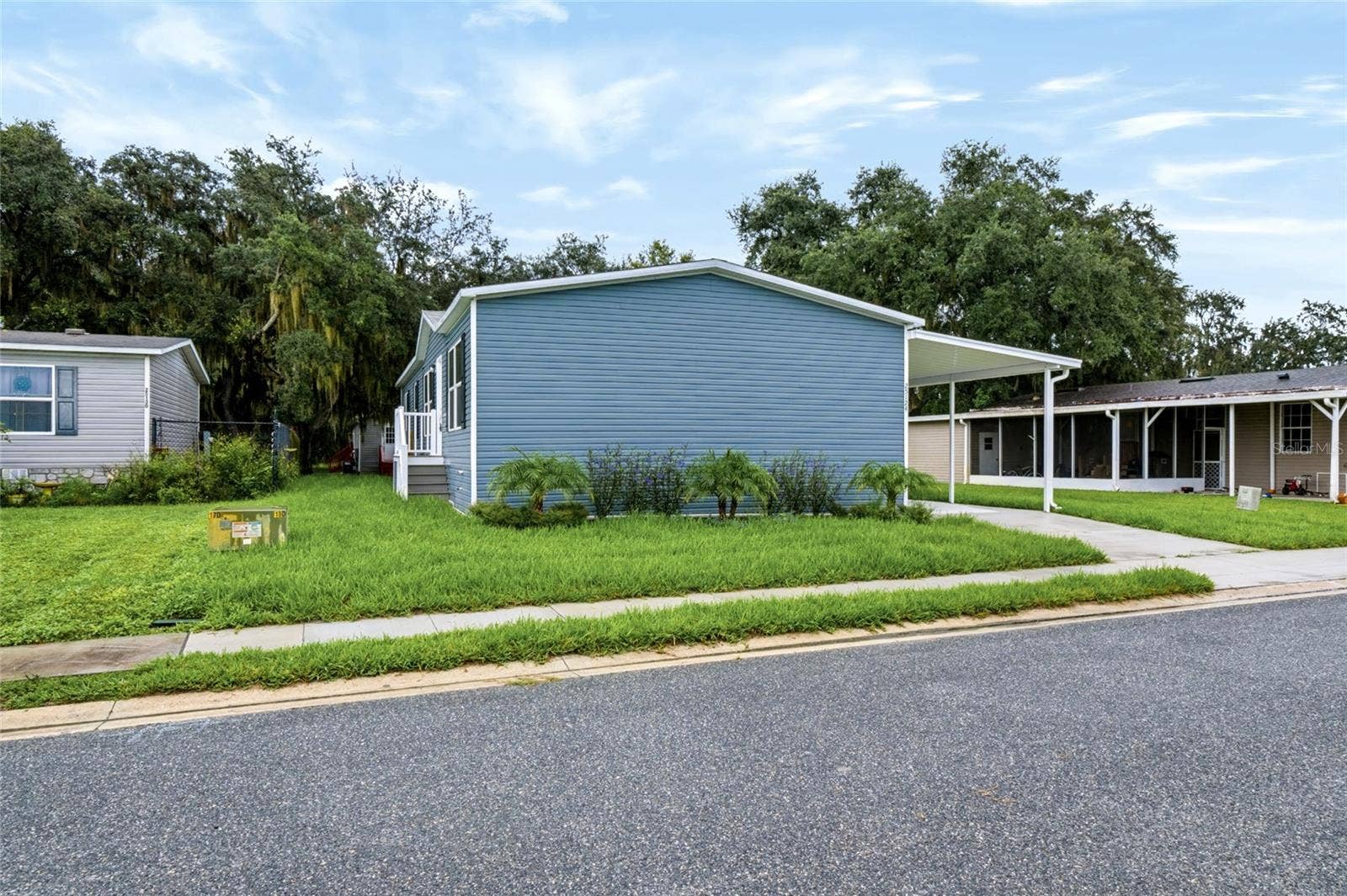 25124 HUCKLEBERRY WAY, Astatula, FL 34705 25124 HUCKLEBERRY WAY, Astatula, FL 34705