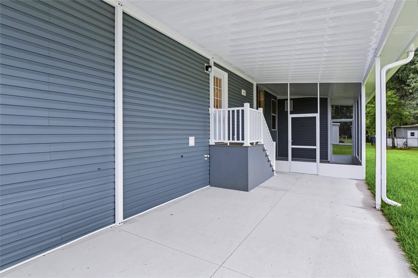 25124 HUCKLEBERRY WAY, Astatula, FL 34705 25124 HUCKLEBERRY WAY, Astatula, FL 34705