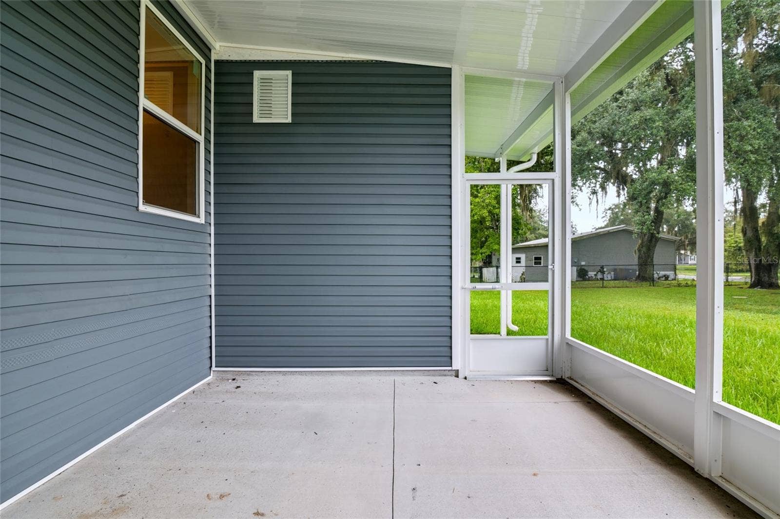 25124 HUCKLEBERRY WAY, Astatula, FL 34705 25124 HUCKLEBERRY WAY, Astatula, FL 34705