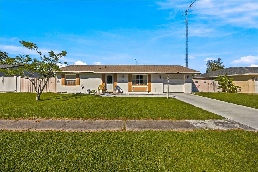 Property photo for 402 MARION OAKS DRIVE, Ocala, FL