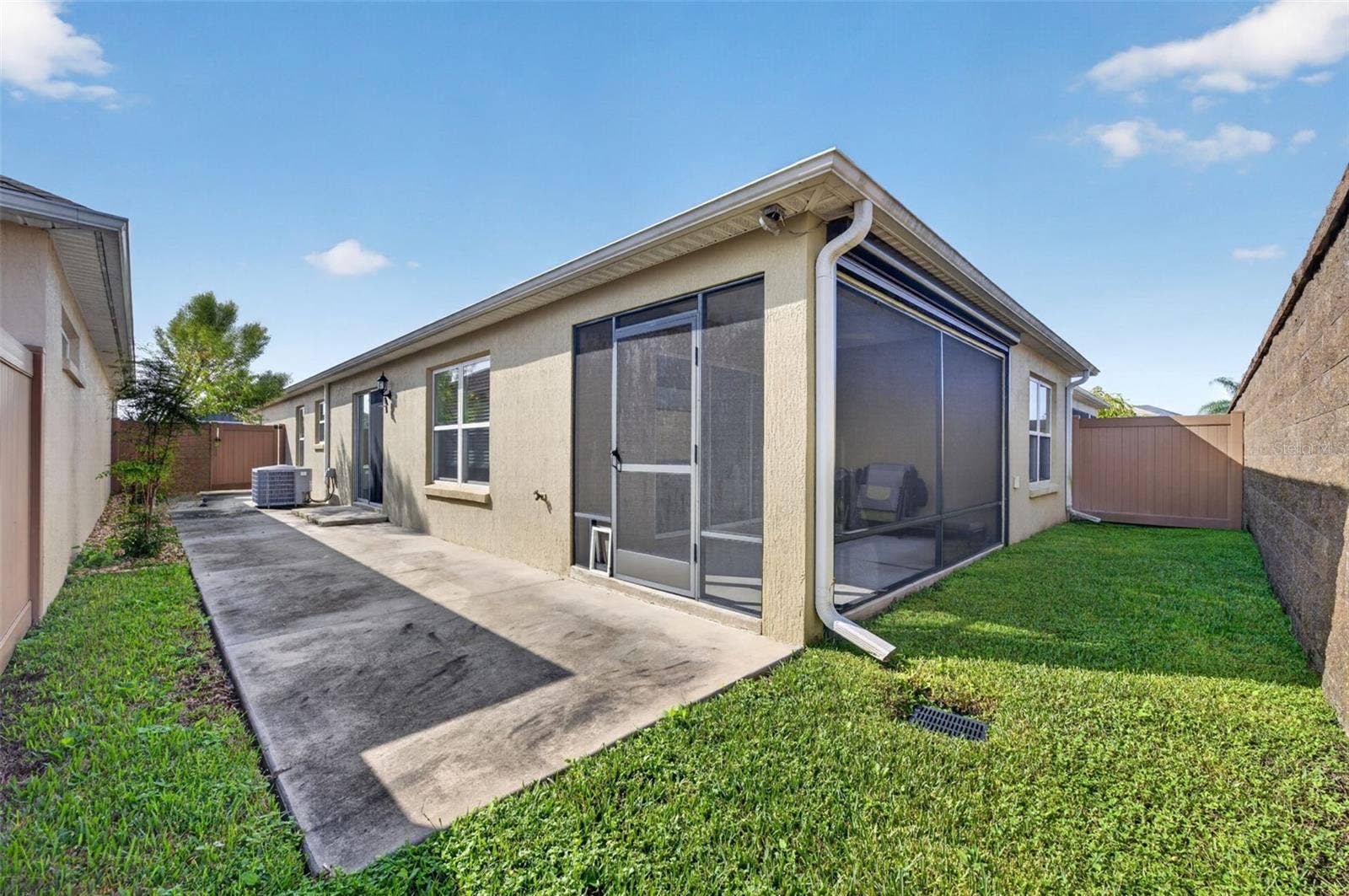 2137 LOCKLIN LANE, The Villages, FL 32163 2137 LOCKLIN LANE, The Villages, FL 32163
