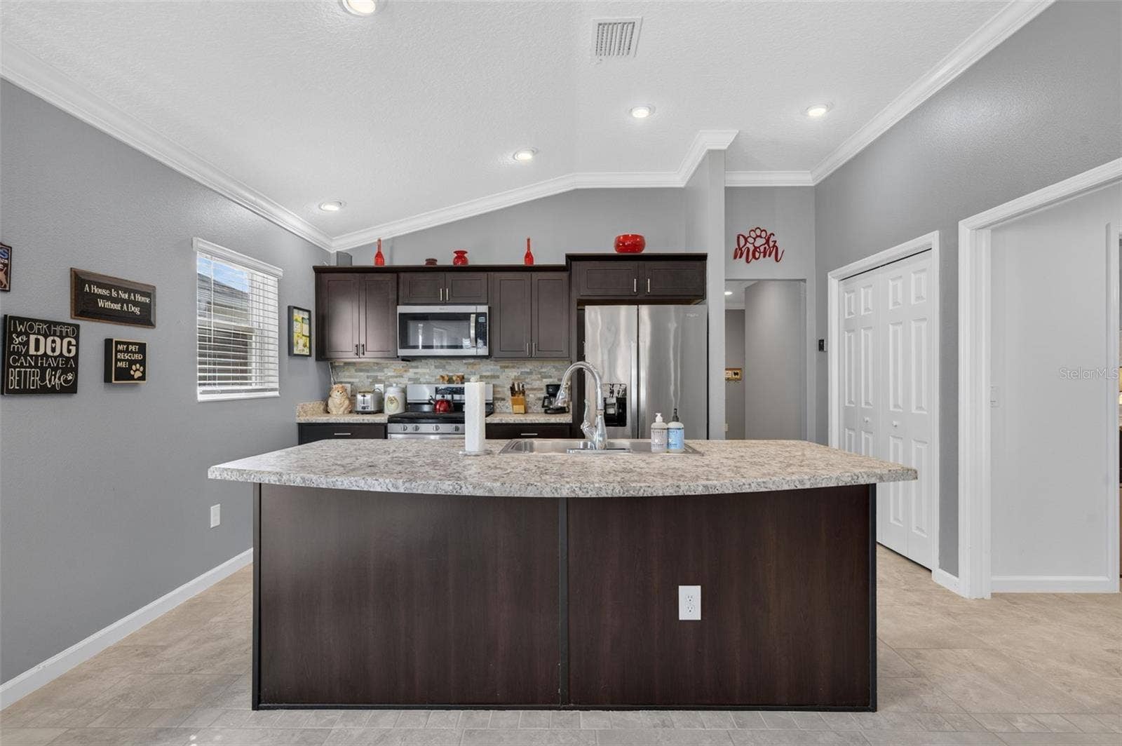 2137 LOCKLIN LANE, The Villages, FL 32163 2137 LOCKLIN LANE, The Villages, FL 32163