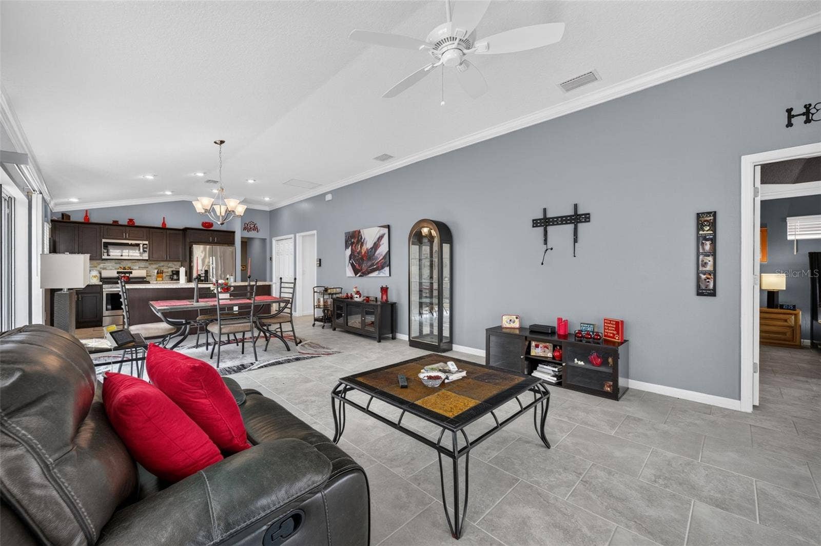 2137 LOCKLIN LANE, The Villages, FL 32163 2137 LOCKLIN LANE, The Villages, FL 32163