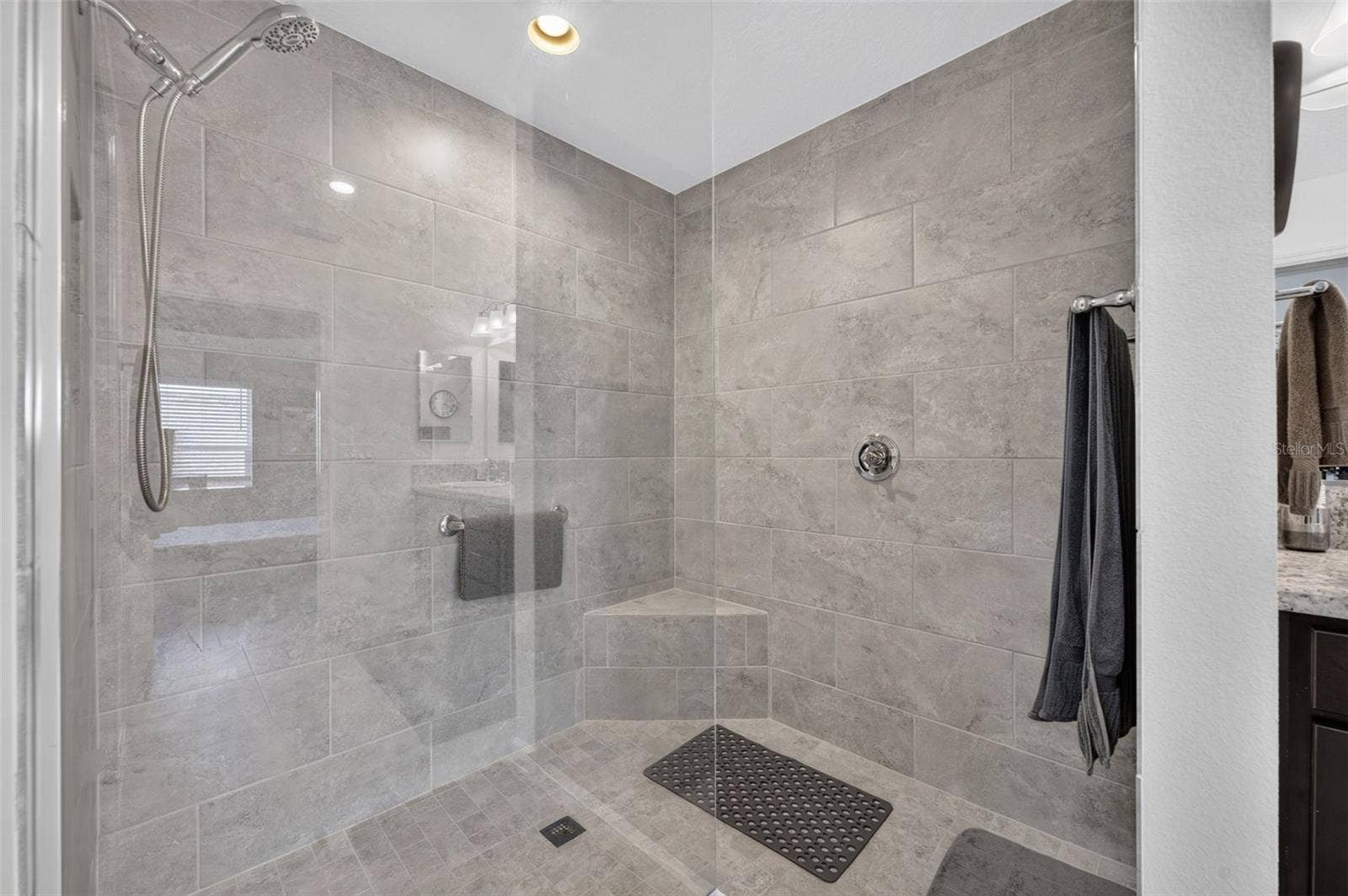 2137 LOCKLIN LANE, The Villages, FL 32163 2137 LOCKLIN LANE, The Villages, FL 32163
