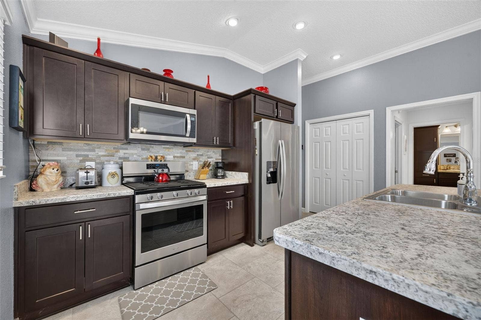 2137 LOCKLIN LANE, The Villages, FL 32163 2137 LOCKLIN LANE, The Villages, FL 32163