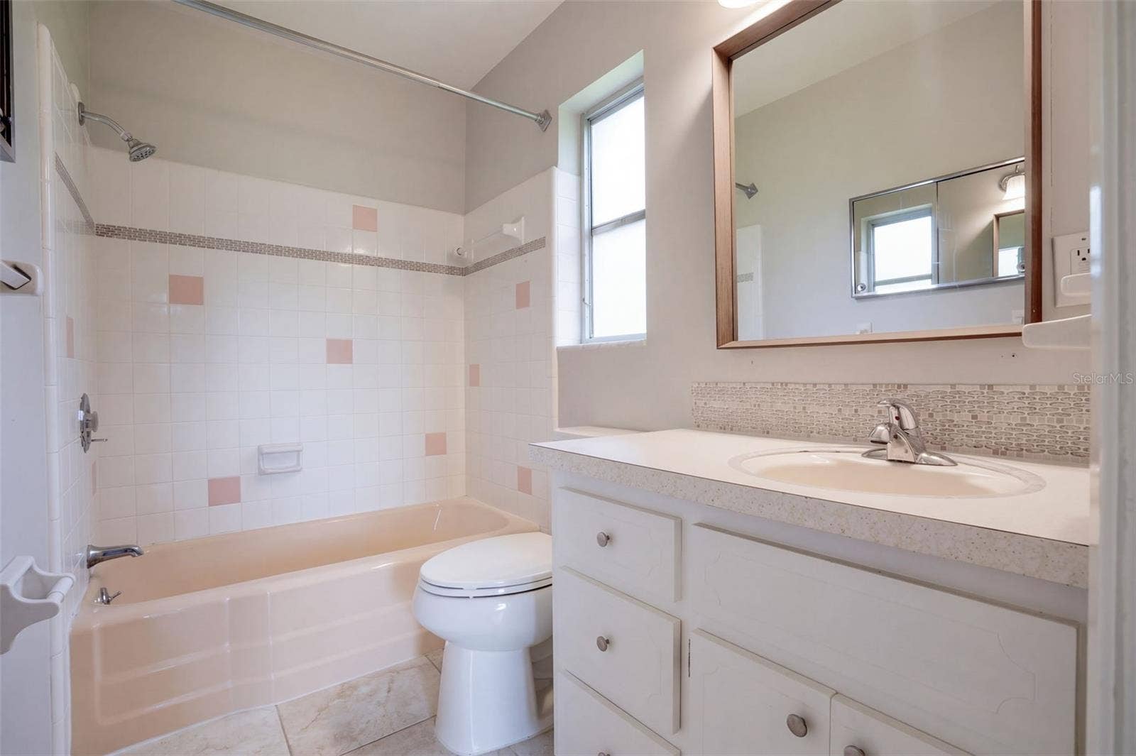 1627 CANAL COURT, Tavares, FL 32778 1627 CANAL COURT, Tavares, FL 32778