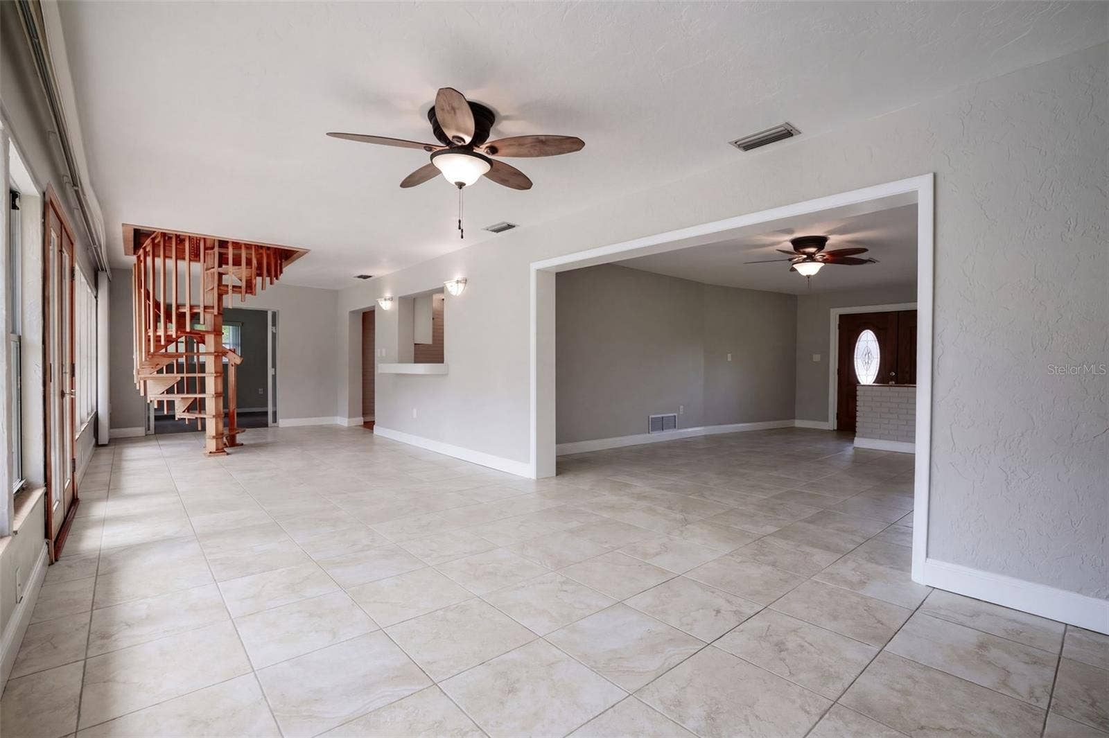 1627 CANAL COURT, Tavares, FL 32778 1627 CANAL COURT, Tavares, FL 32778