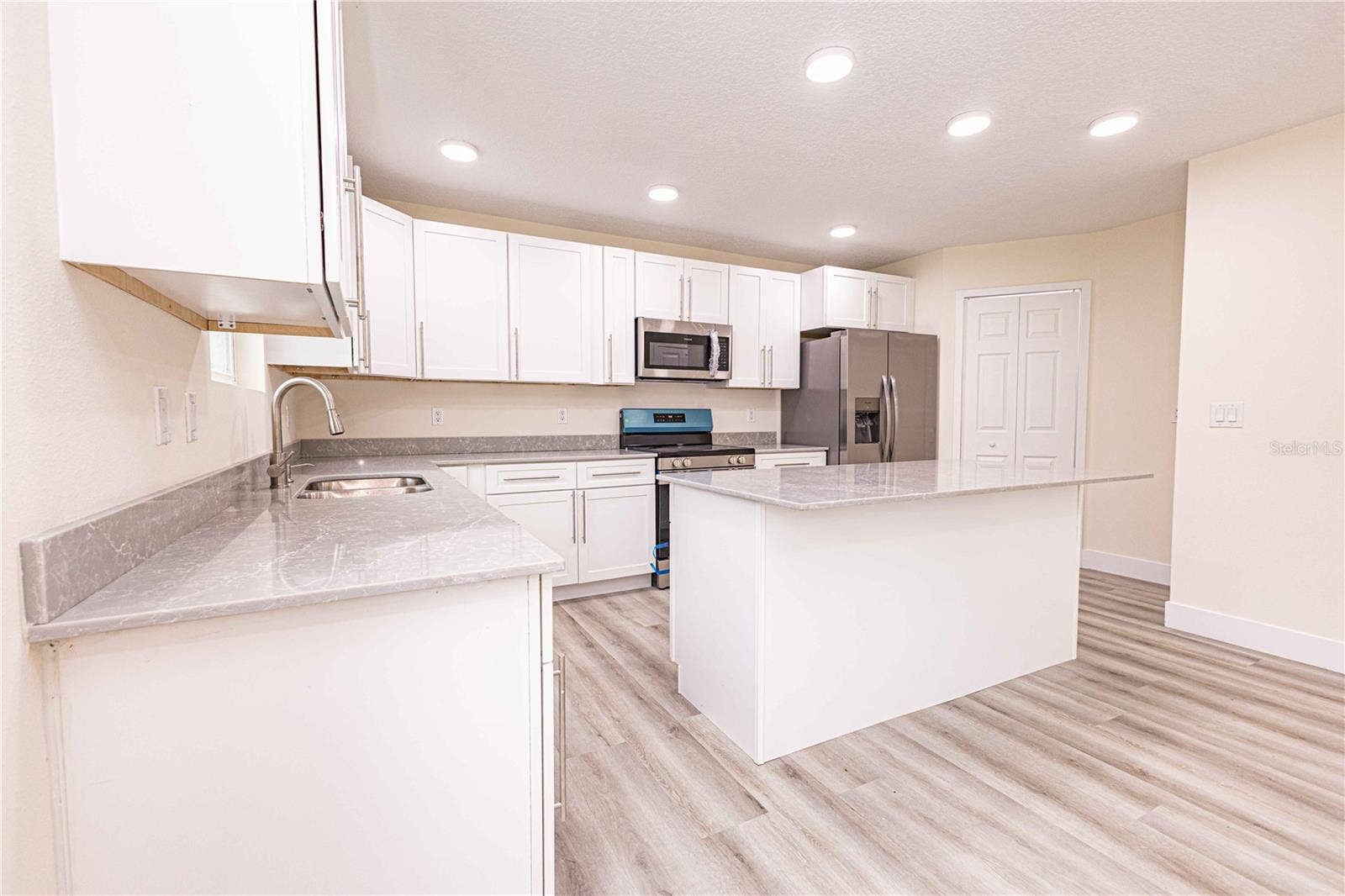 2399 CR 423, Lake Panasoffkee, FL 33538