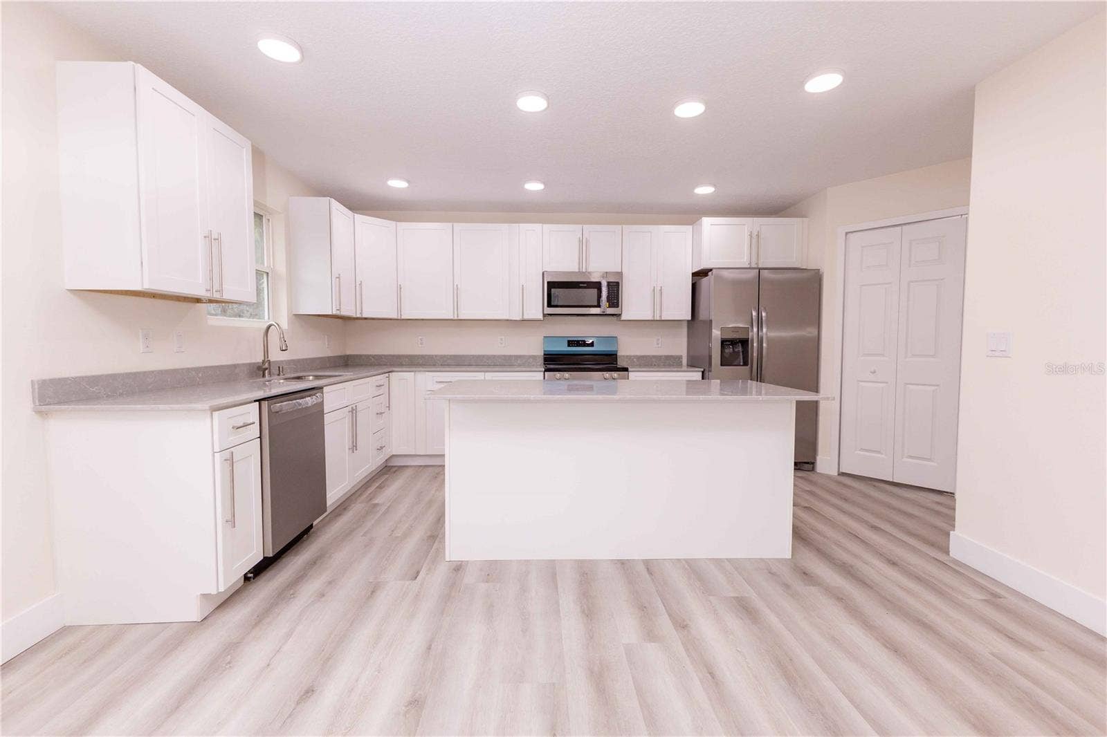 2399 CR 423, Lake Panasoffkee, FL 33538