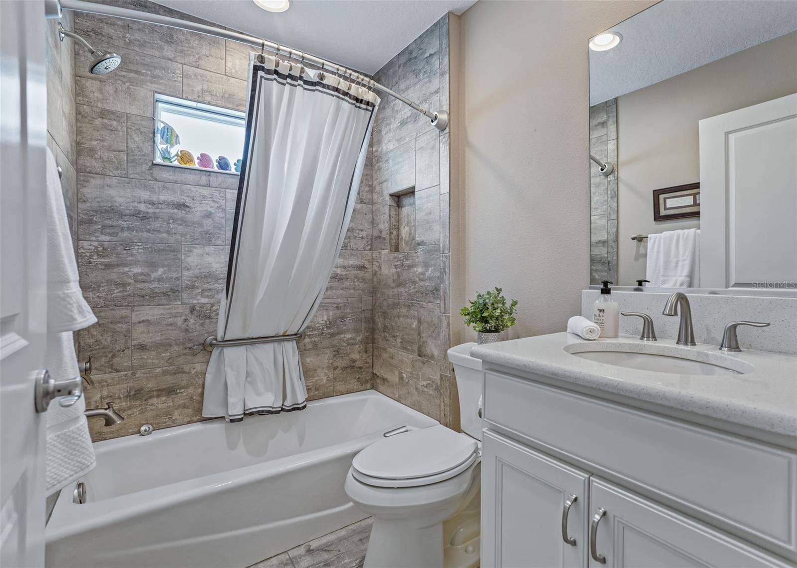 6065 KECKONEN DRIVE, The Villages, FL 32163 6065 KECKONEN DRIVE, The Villages, FL 32163