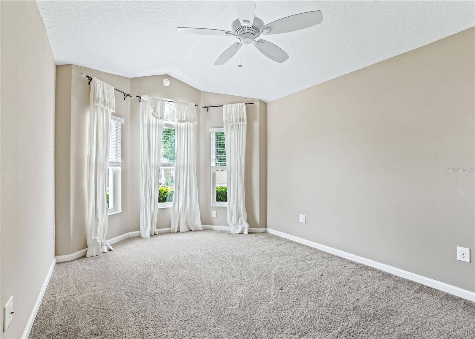6065 KECKONEN DRIVE, The Villages, FL 32163 6065 KECKONEN DRIVE, The Villages, FL 32163