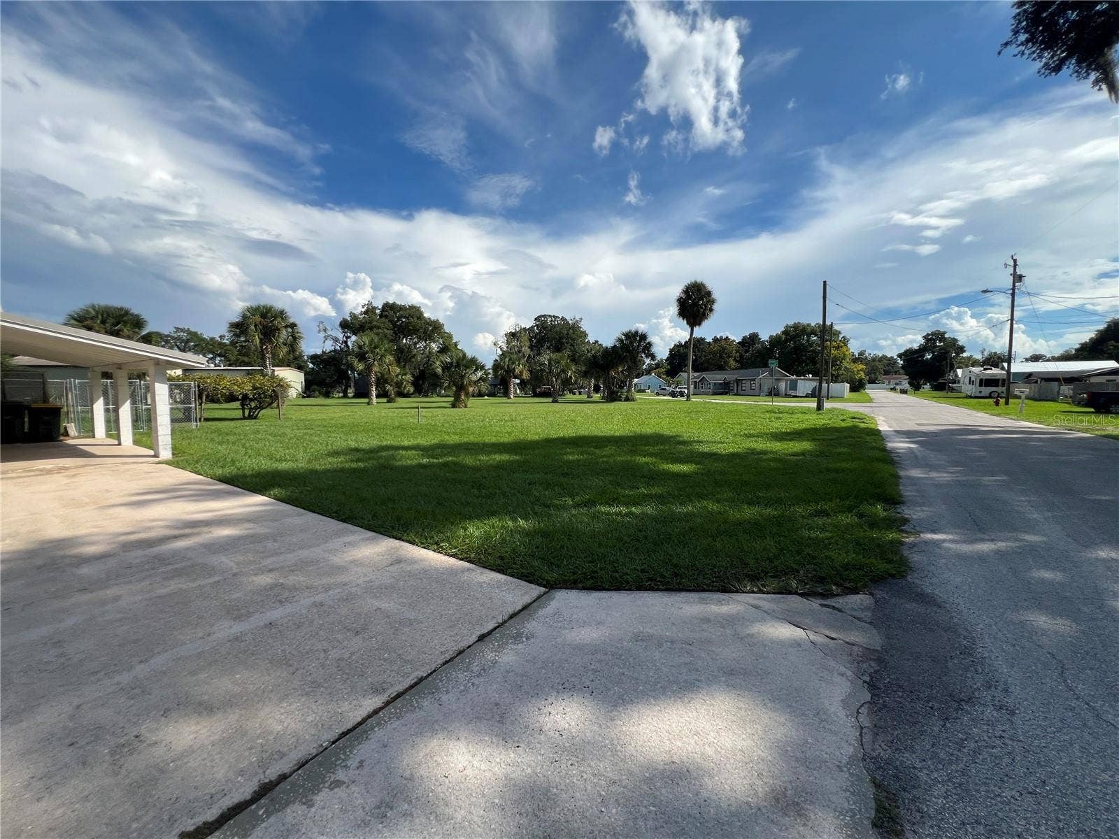 Large Side Yard Perfect to Build Detached Shop or garage