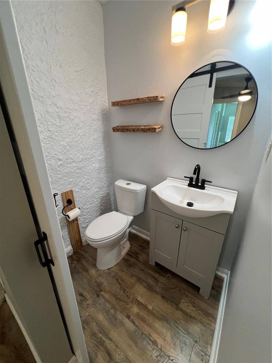 1/2 Bathroom