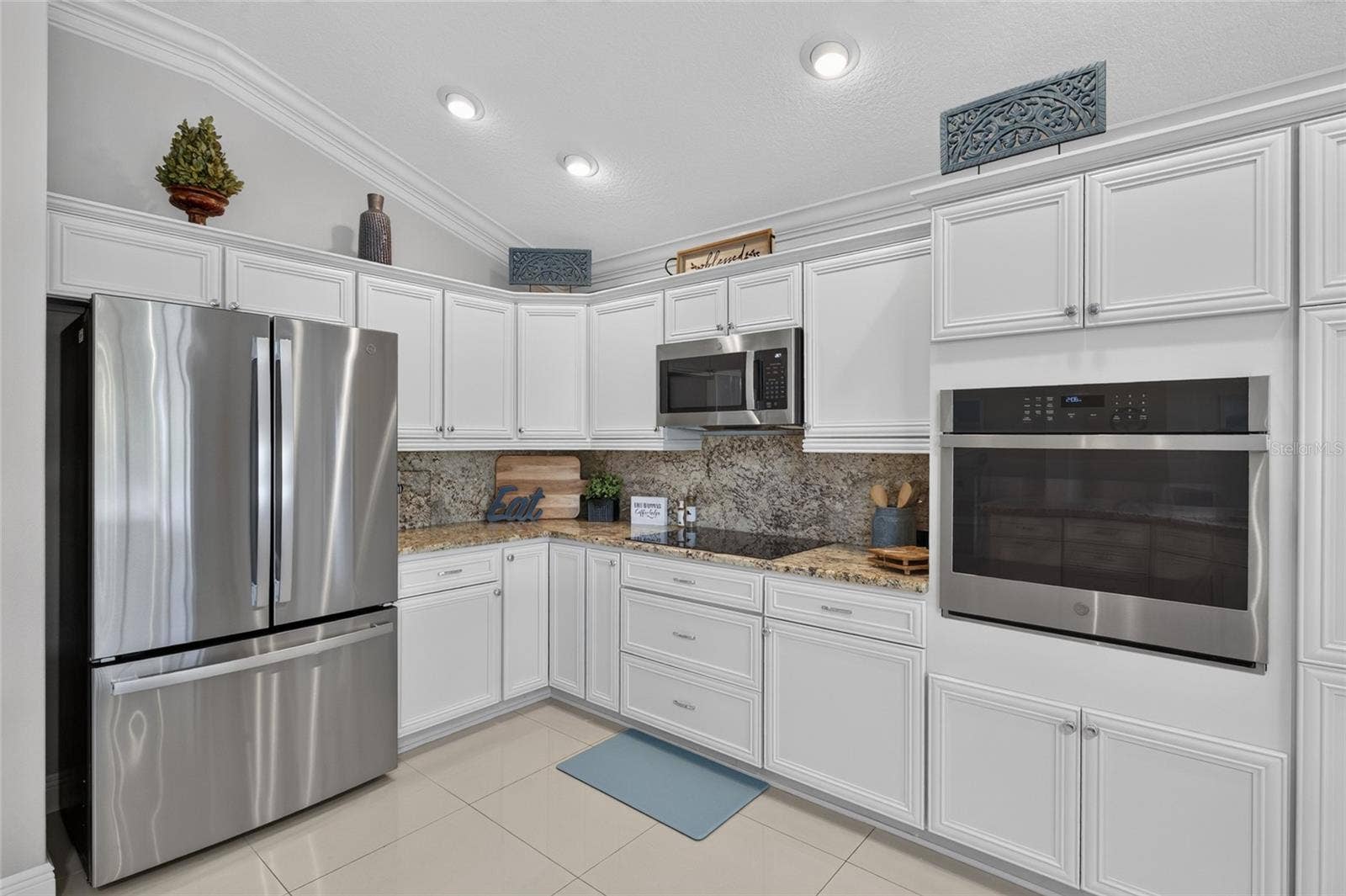 2077 VICKERS PLACE, The Villages, FL 32163 2077 VICKERS PLACE, The Villages, FL 32163