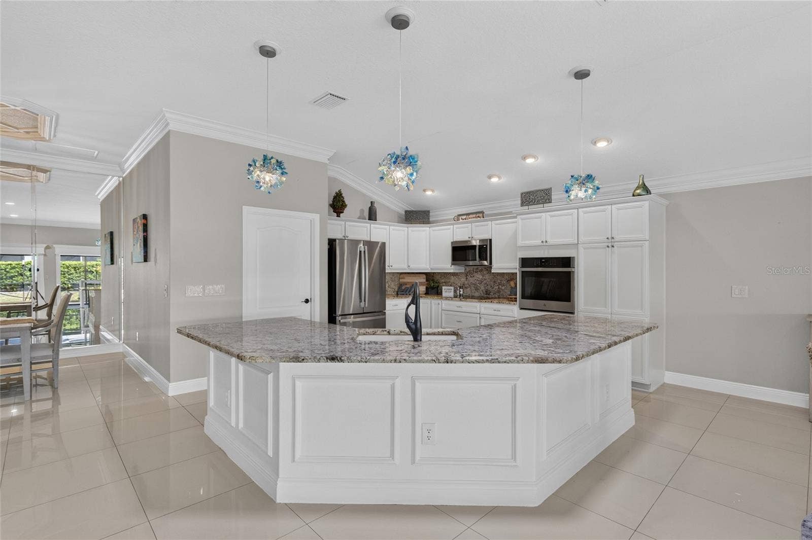 2077 VICKERS PLACE, The Villages, FL 32163 2077 VICKERS PLACE, The Villages, FL 32163