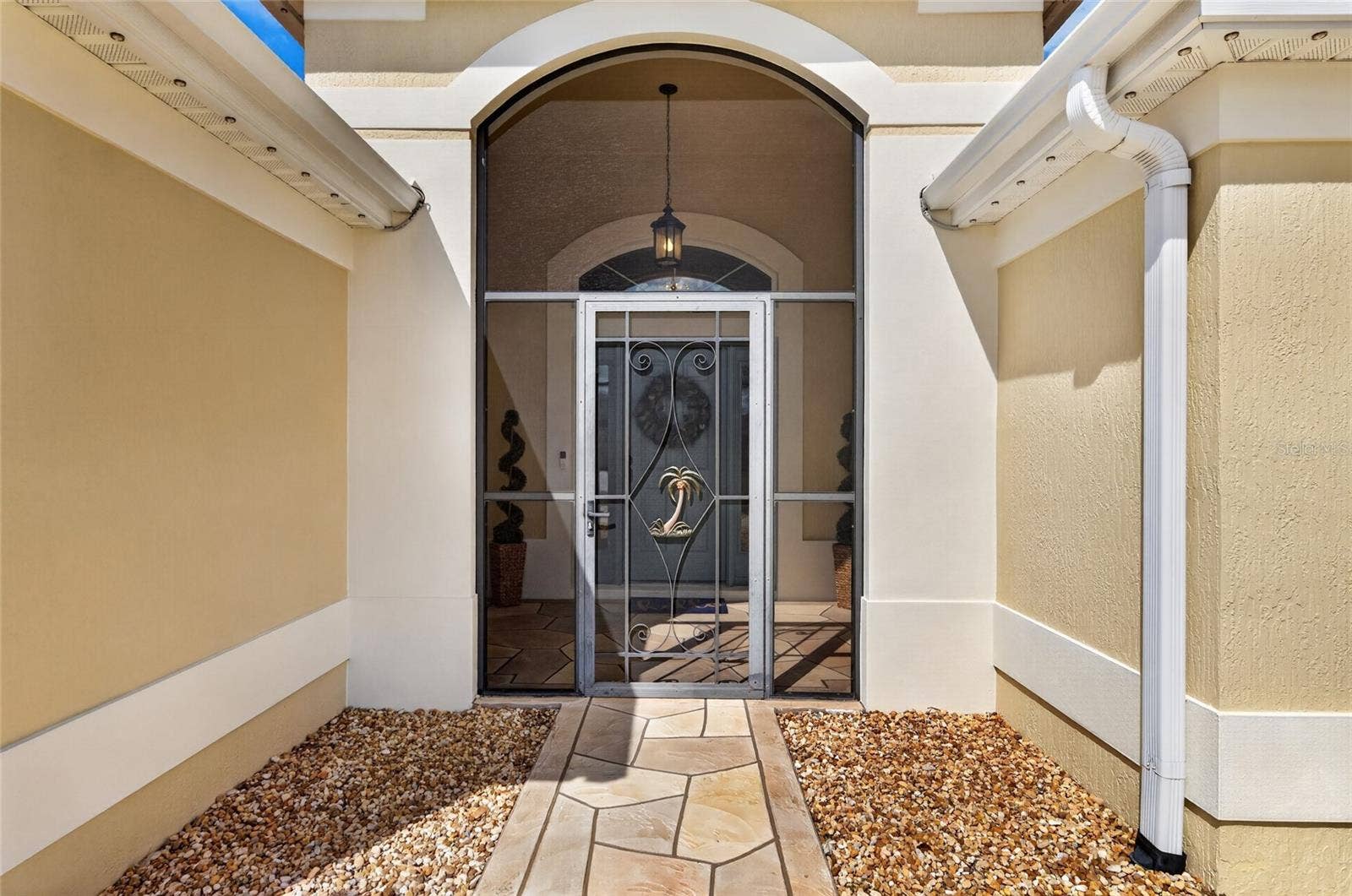 2077 VICKERS PLACE, The Villages, FL 32163 SCREENED ENTRY