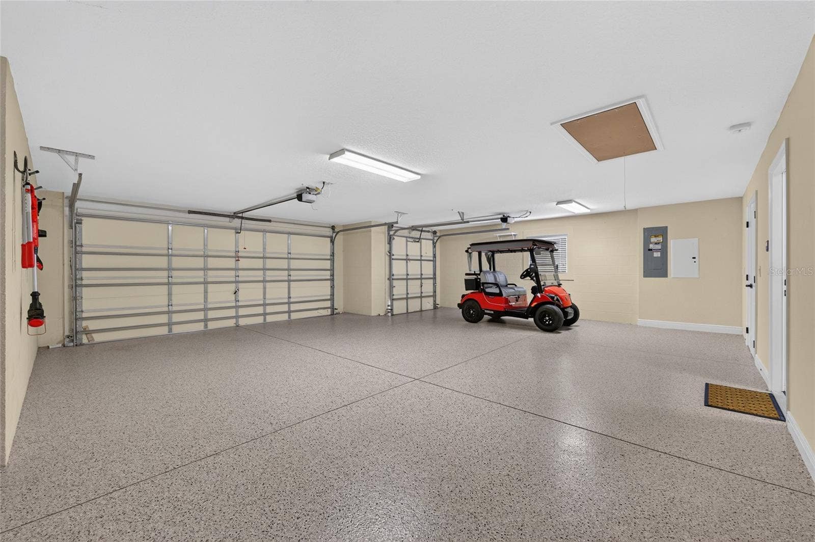 2077 VICKERS PLACE, The Villages, FL 32163 2077 VICKERS PLACE, The Villages, FL 32163