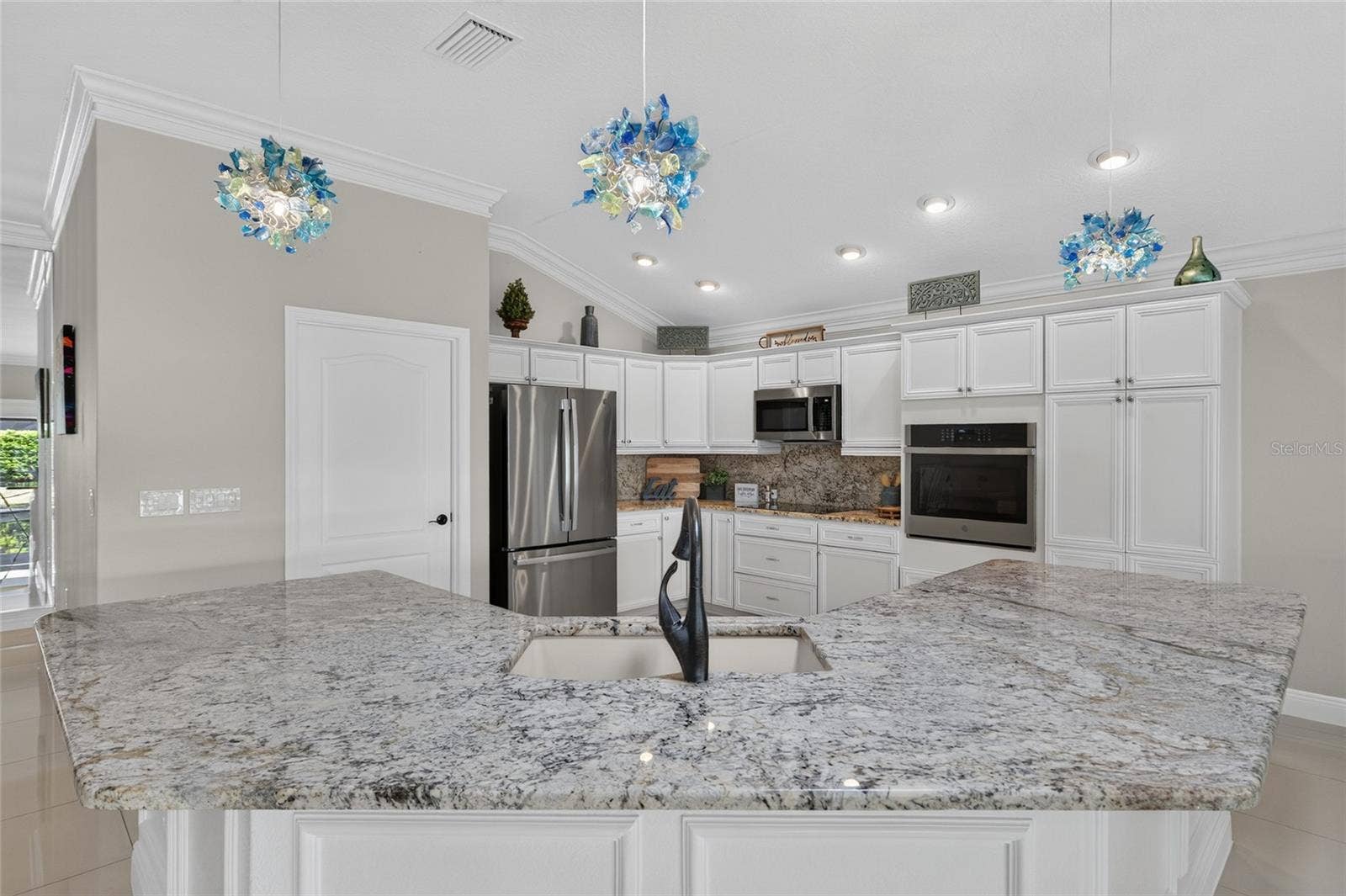 2077 VICKERS PLACE, The Villages, FL 32163 2077 VICKERS PLACE, The Villages, FL 32163
