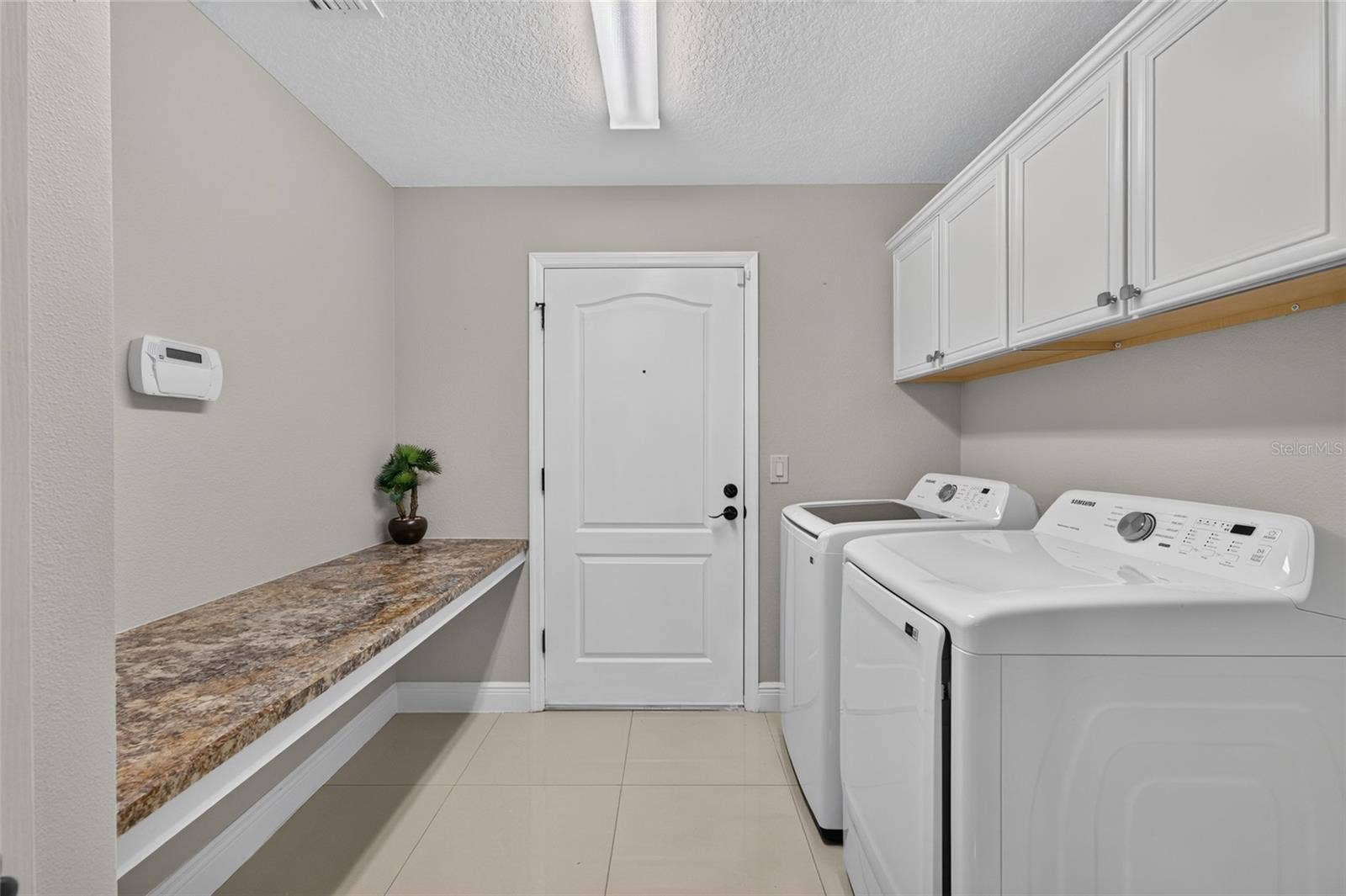 2077 VICKERS PLACE, The Villages, FL 32163 LAUNDRY ROOM OFF KITCHEN TO GARAGE