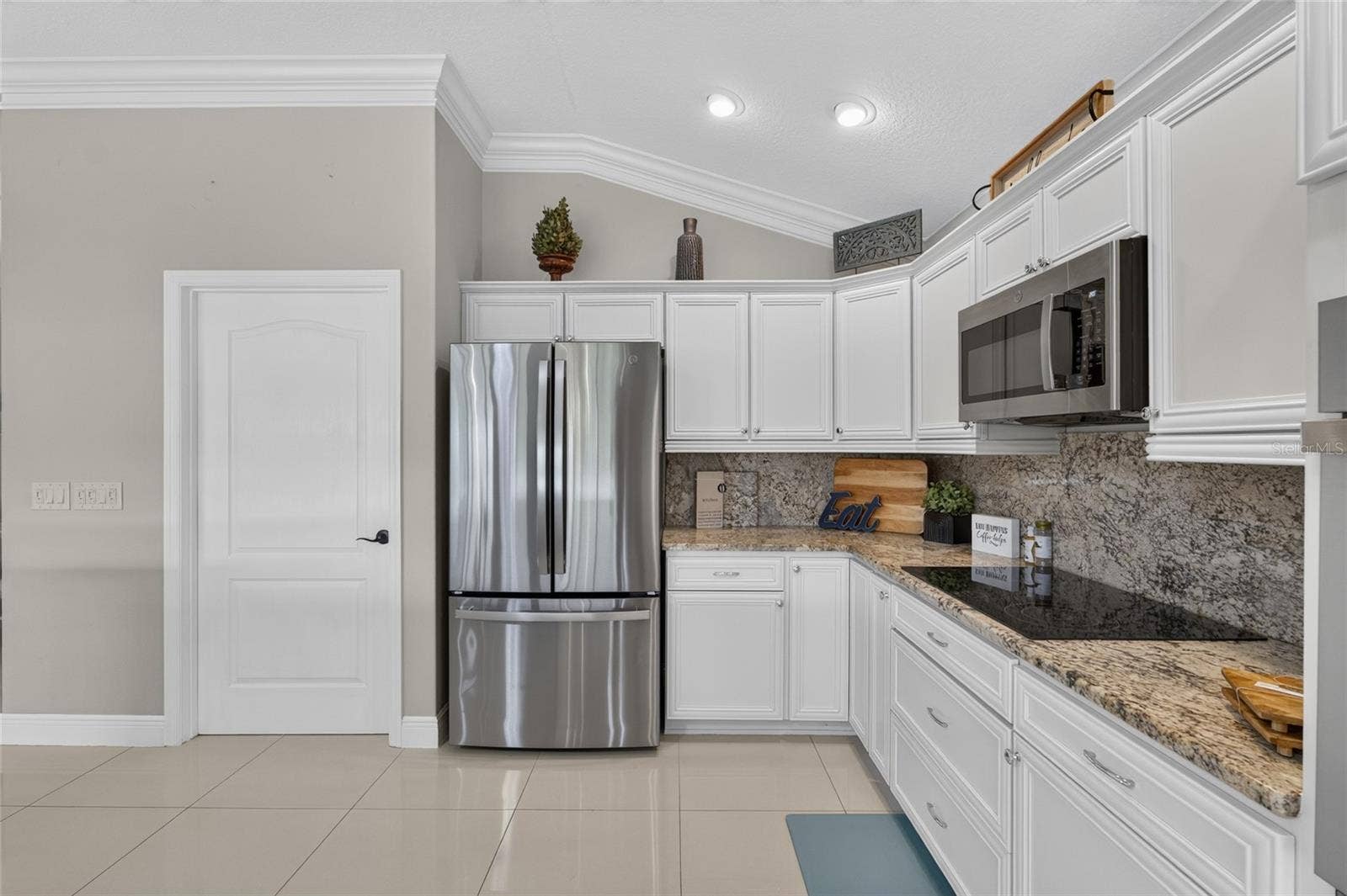 2077 VICKERS PLACE, The Villages, FL 32163 2077 VICKERS PLACE, The Villages, FL 32163