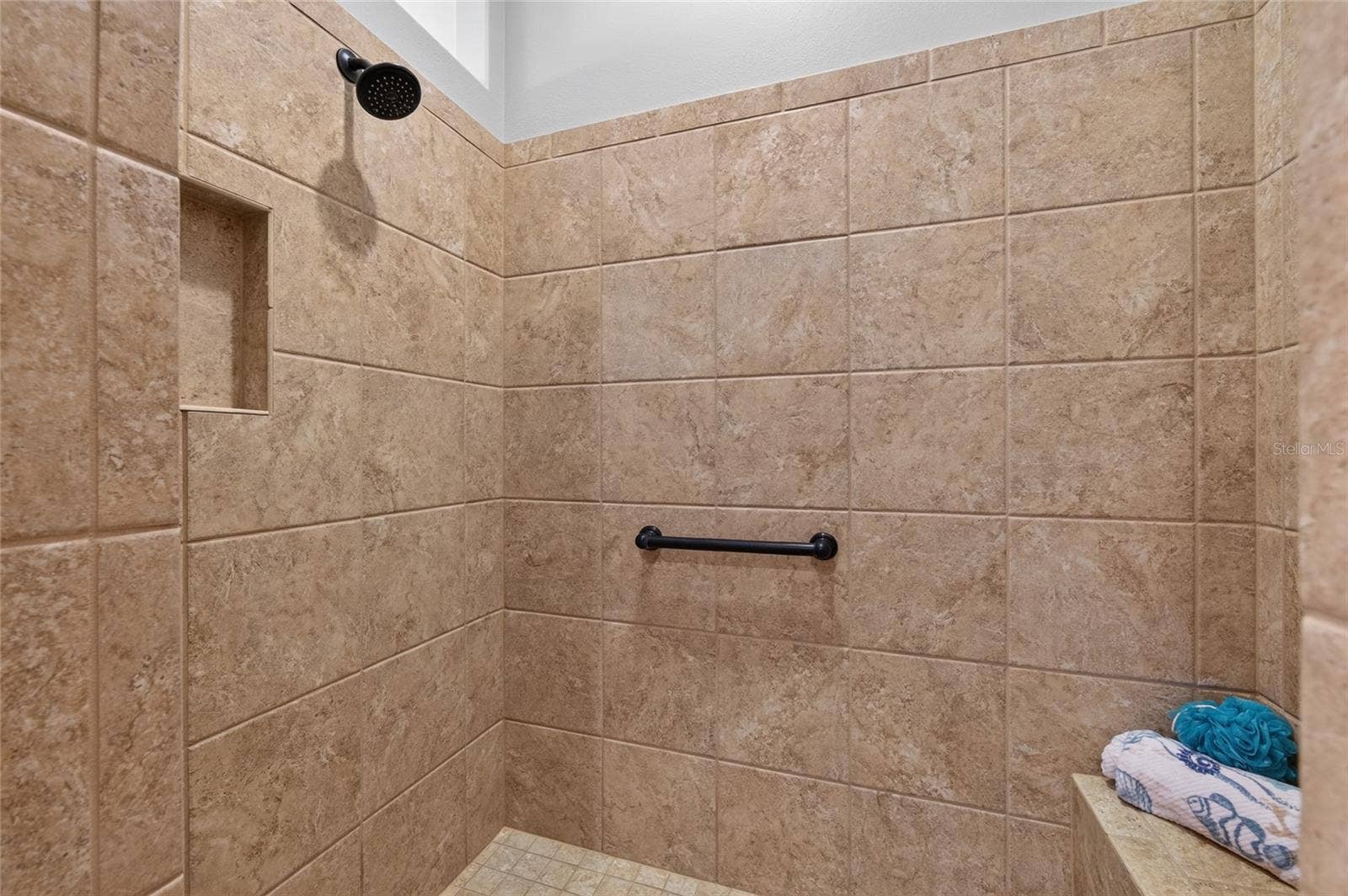 2077 VICKERS PLACE, The Villages, FL 32163 2077 VICKERS PLACE, The Villages, FL 32163