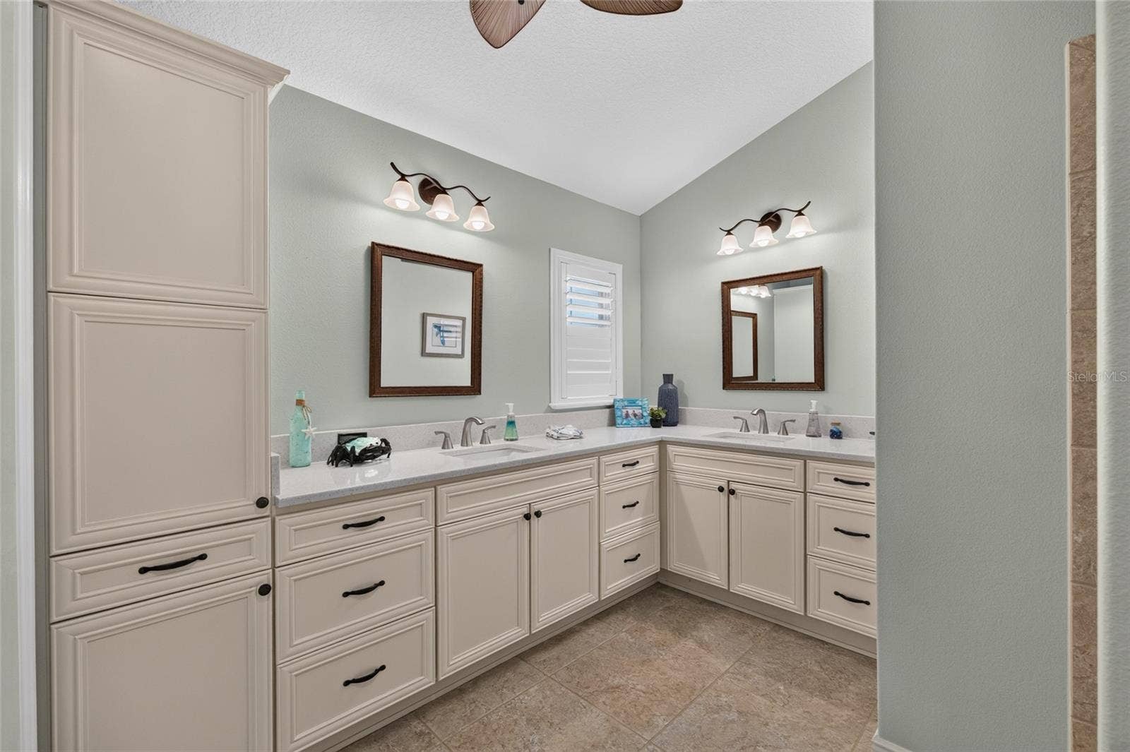 2077 VICKERS PLACE, The Villages, FL 32163 2077 VICKERS PLACE, The Villages, FL 32163