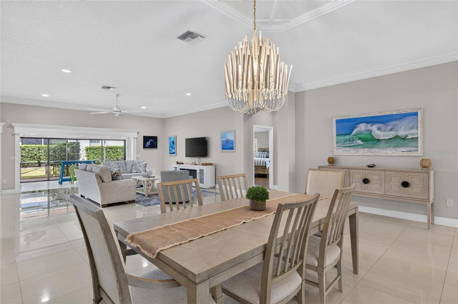 2077 VICKERS PLACE, The Villages, FL 32163 LIVING ROOM/DINING ROOM COMBO