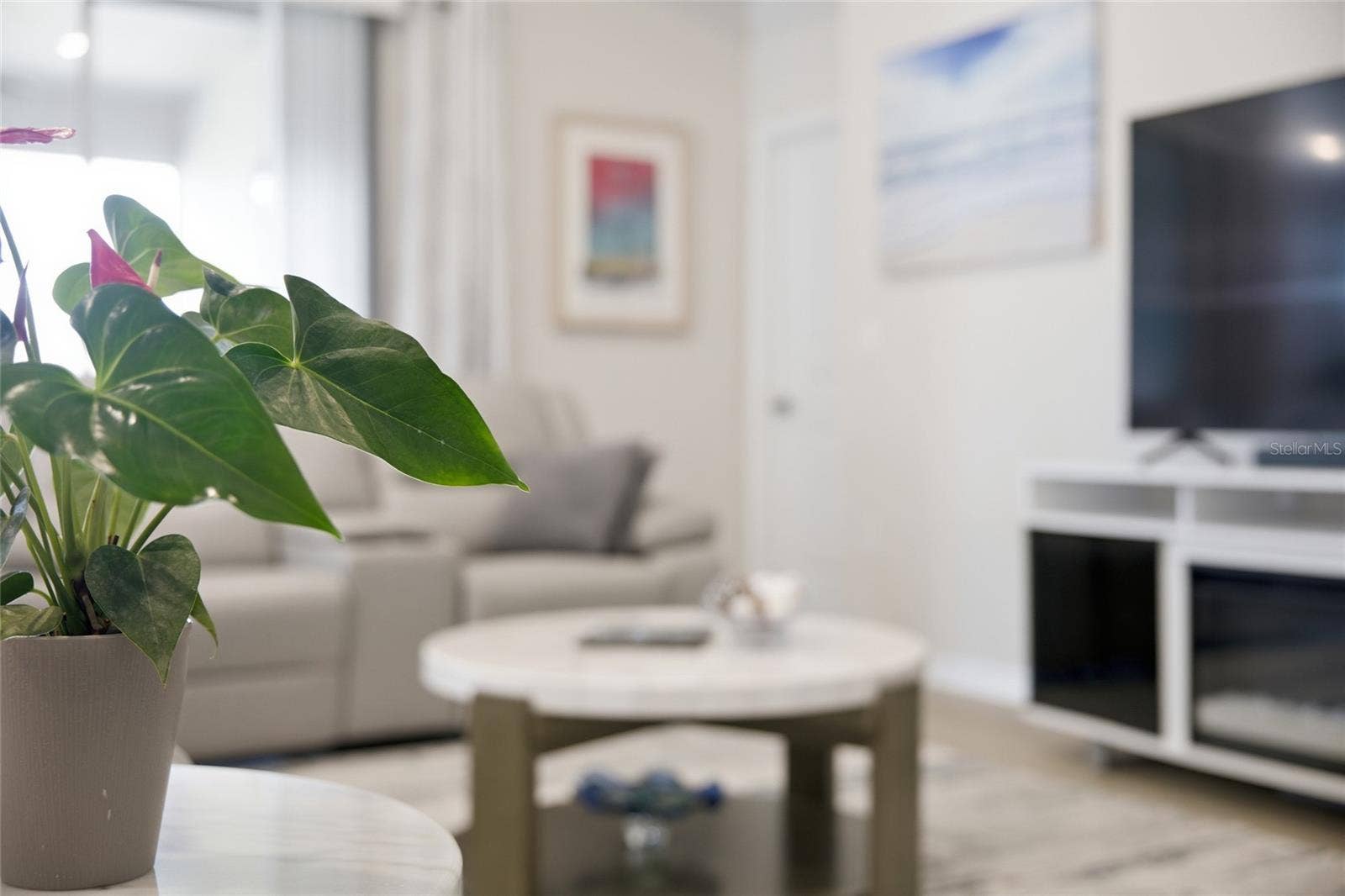 Bright & Beautiful Home ... Move in Ready!