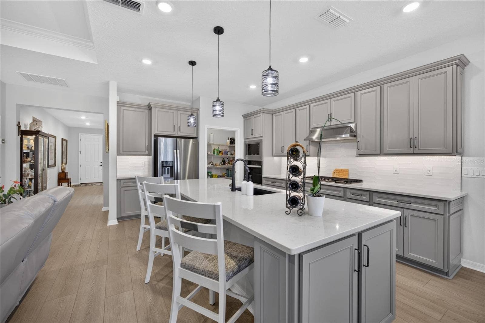 Long Island with Over-Sized Sink and Seating
