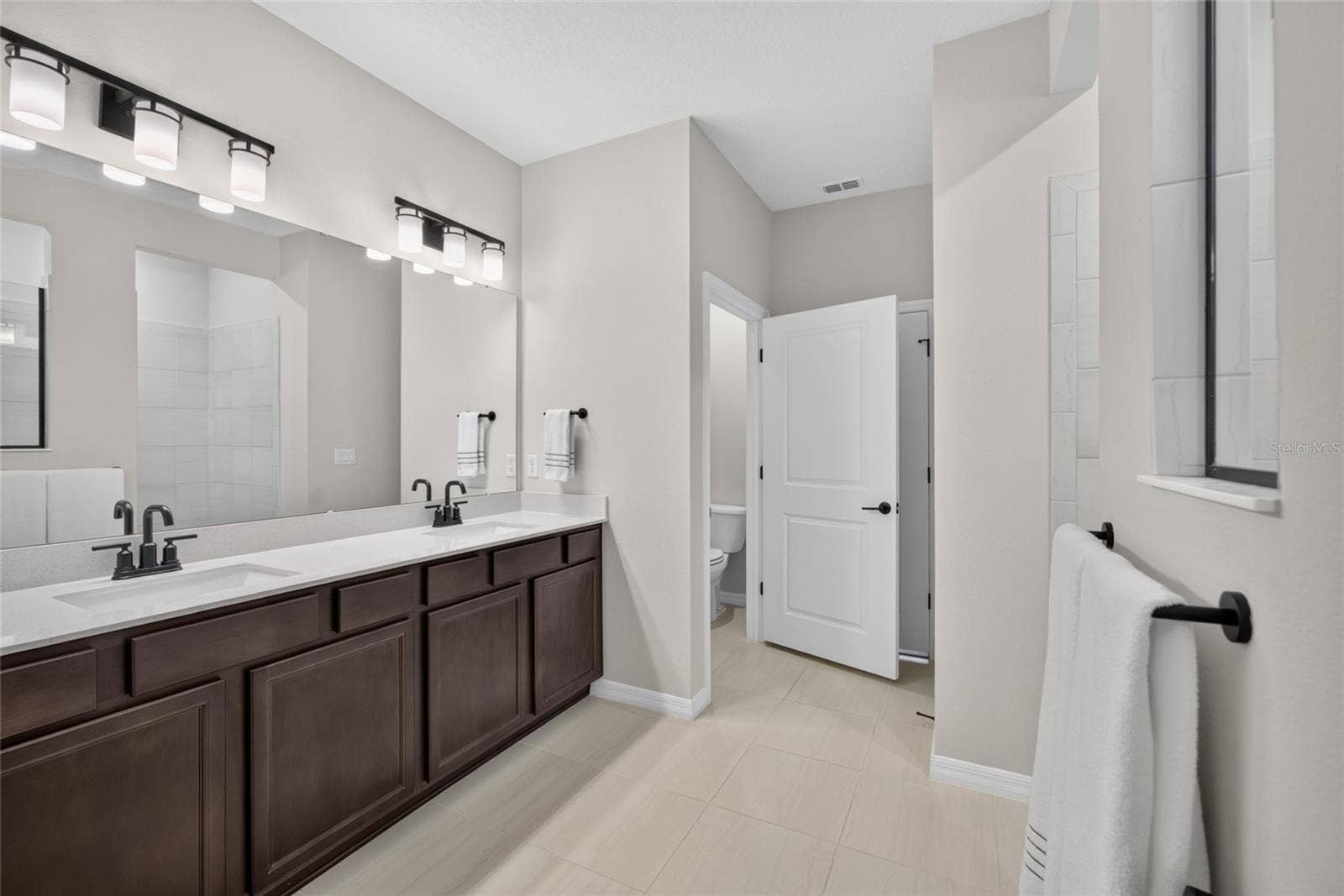 Primary En Suite Bath with Private Water Closet