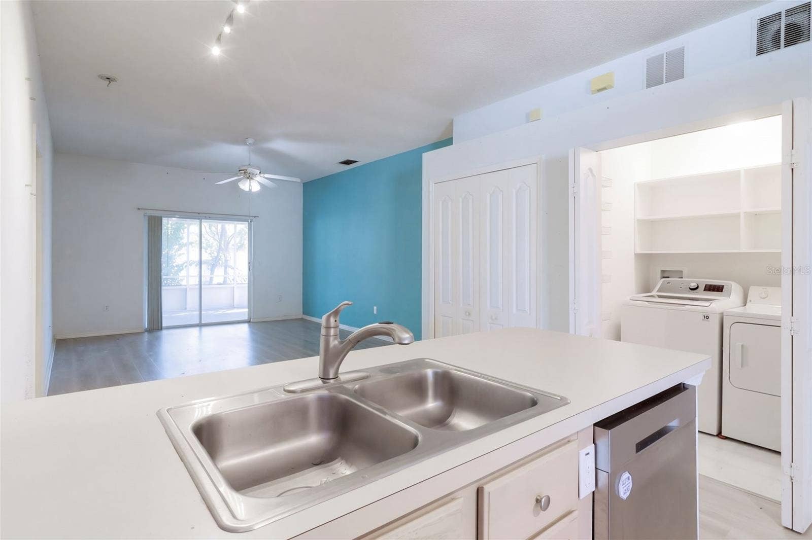 15806 GREEN COVE BOULEVARD, Clermont, FL 34714 Kitchen & Laundry Closet