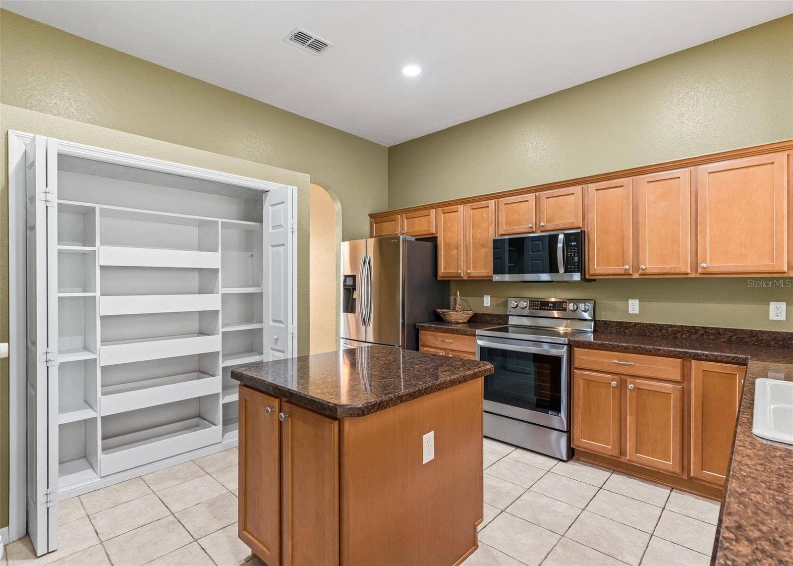 12439 SE 176TH LOOP, Summerfield, FL 34491 Kitchen