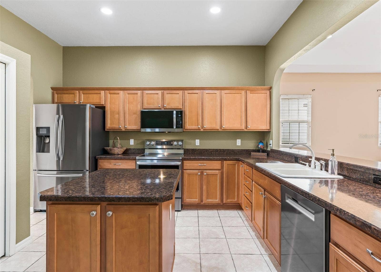 12439 SE 176TH LOOP, Summerfield, FL 34491 Kitchen