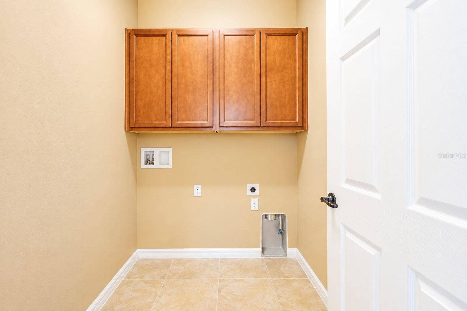 Laundry room - Gas Dryer hook up