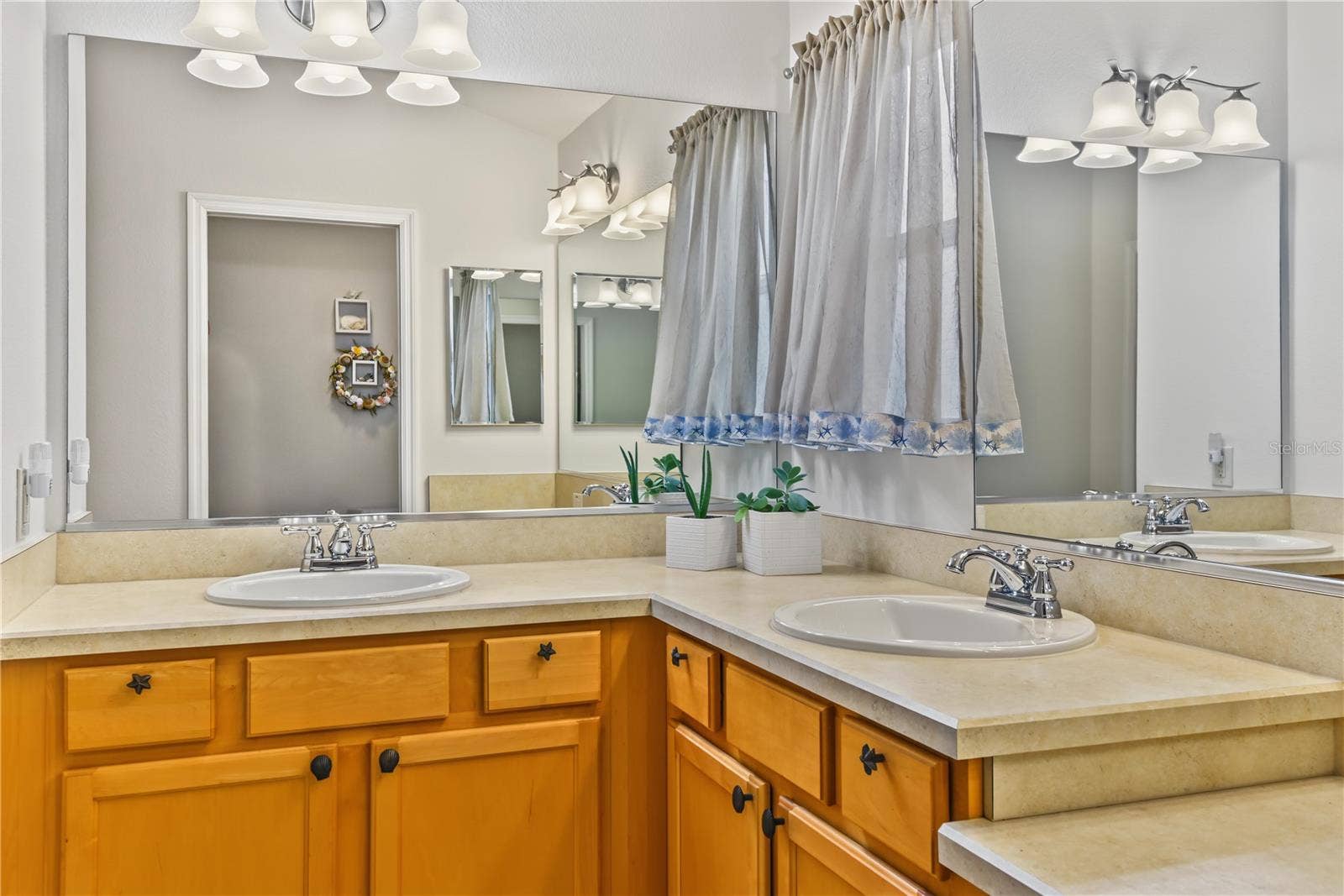 1073 ALCOVE LOOP, The Villages, FL 32162 1073 ALCOVE LOOP, The Villages, FL 32162