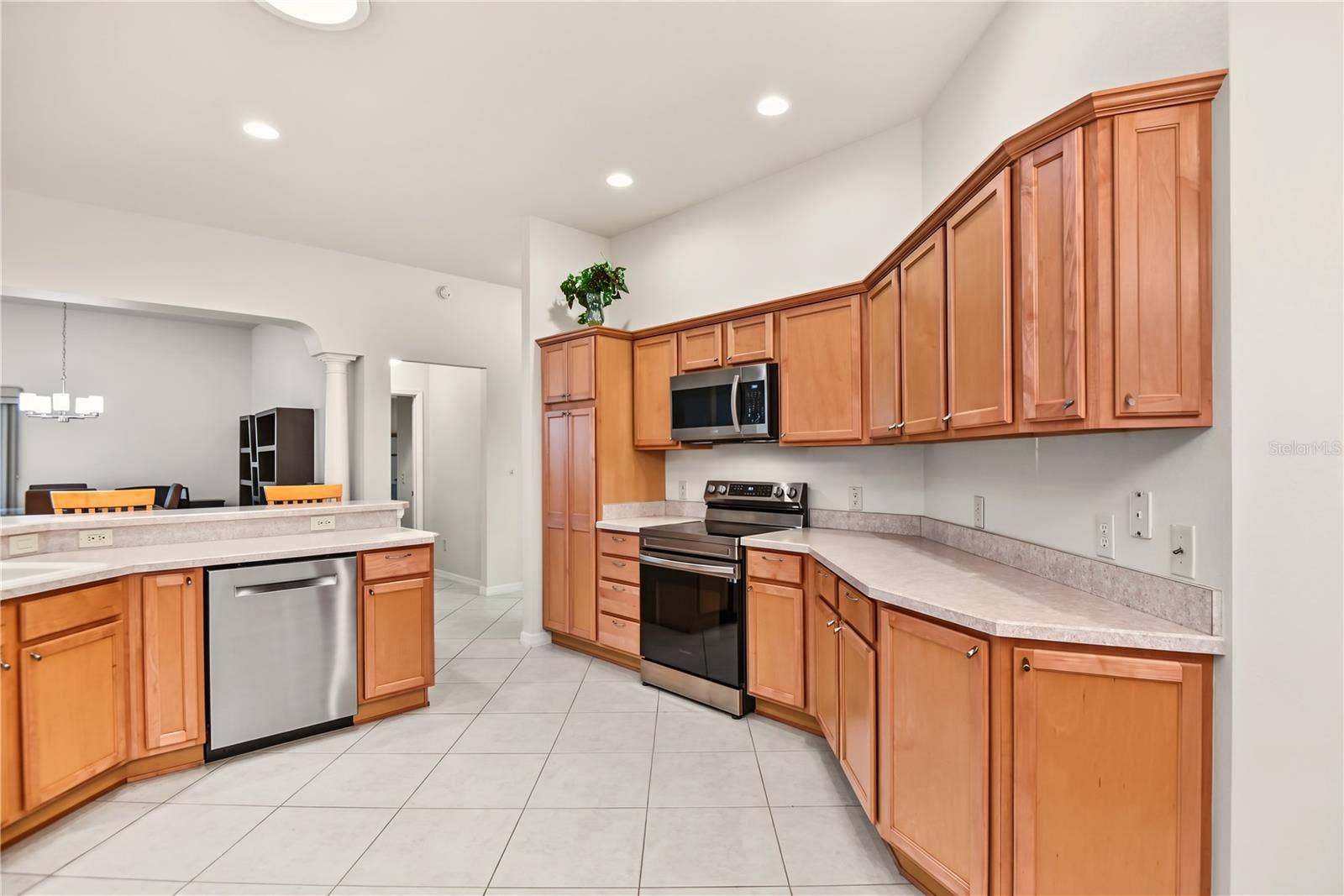 1073 ALCOVE LOOP, The Villages, FL 32162 1073 ALCOVE LOOP, The Villages, FL 32162