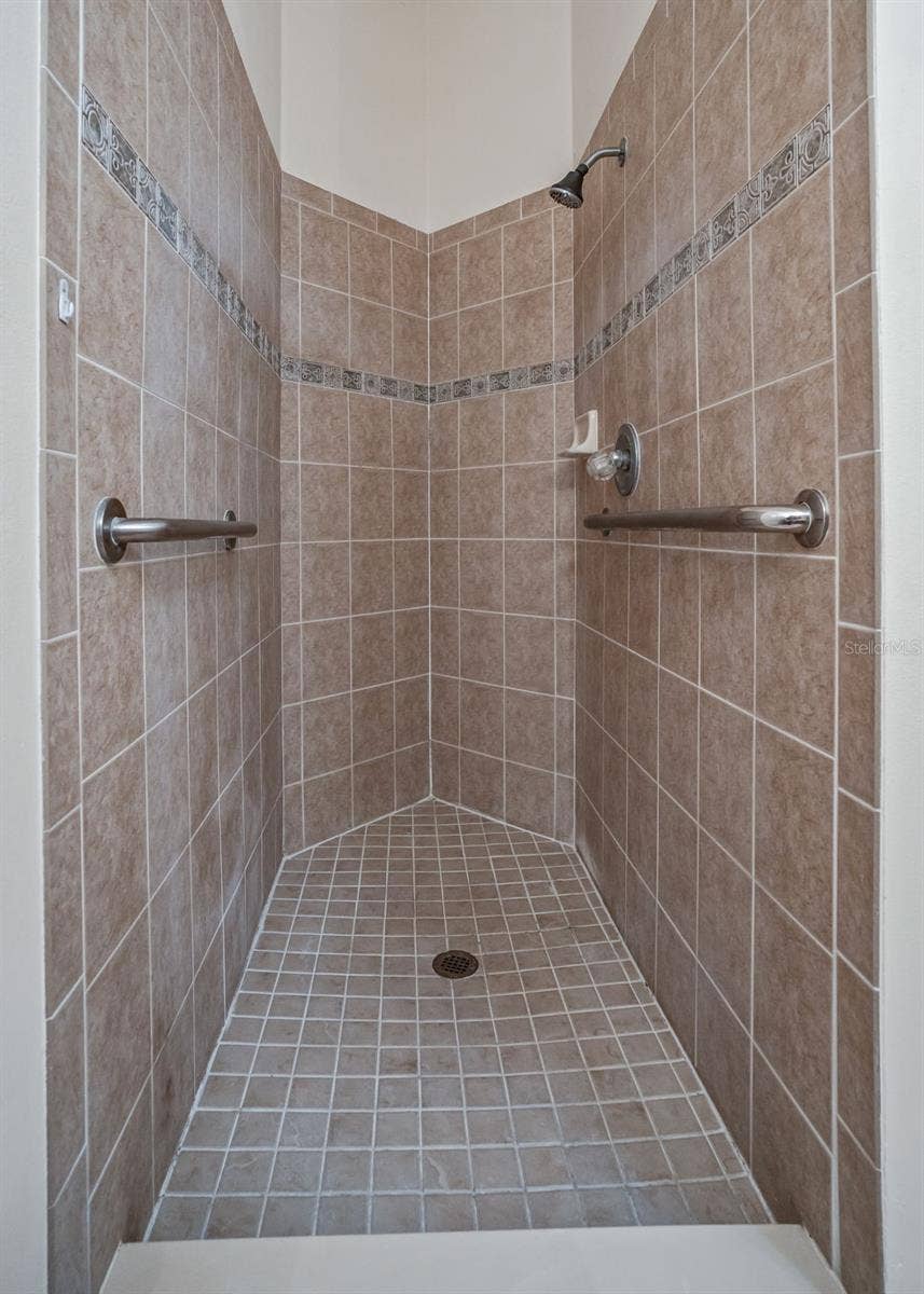 930 RAMOS DRIVE, The Villages, FL 32159 Spacious walk in Shower
