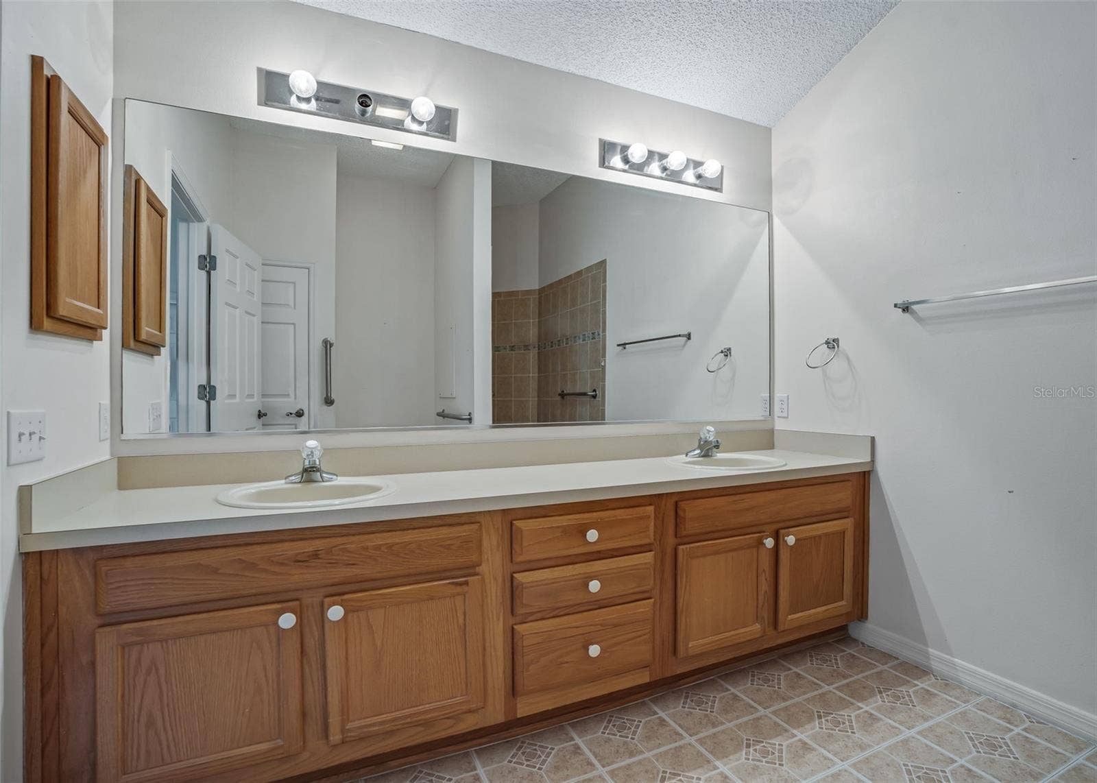 930 RAMOS DRIVE, The Villages, FL 32159 Primary Bathroom