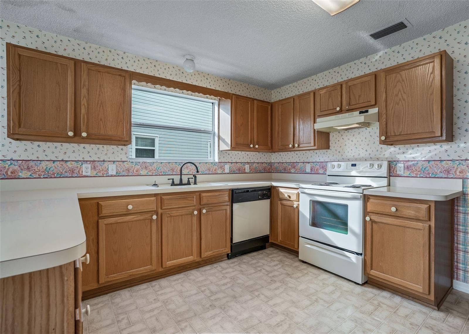930 RAMOS DRIVE, The Villages, FL 32159 930 RAMOS DRIVE, The Villages, FL 32159