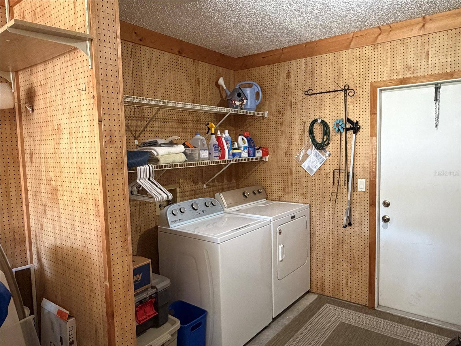 5641 LAVER STREET, Leesburg, FL 34748 PEG BOARD WALLS