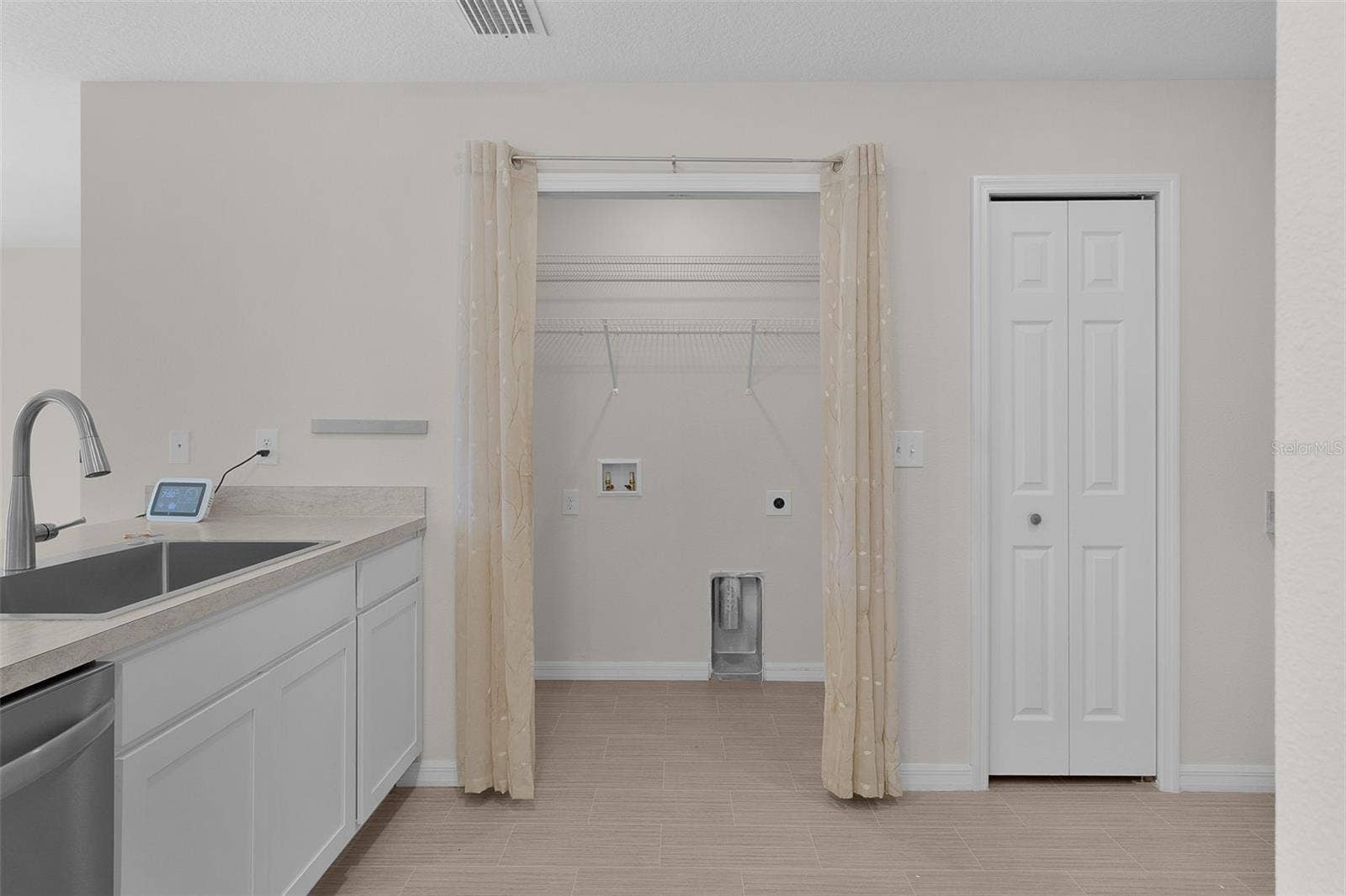 15987 SW 55TH AVENUE ROAD, Ocala, FL 34473 LAUNDRY INDOORS IS A PLUS!