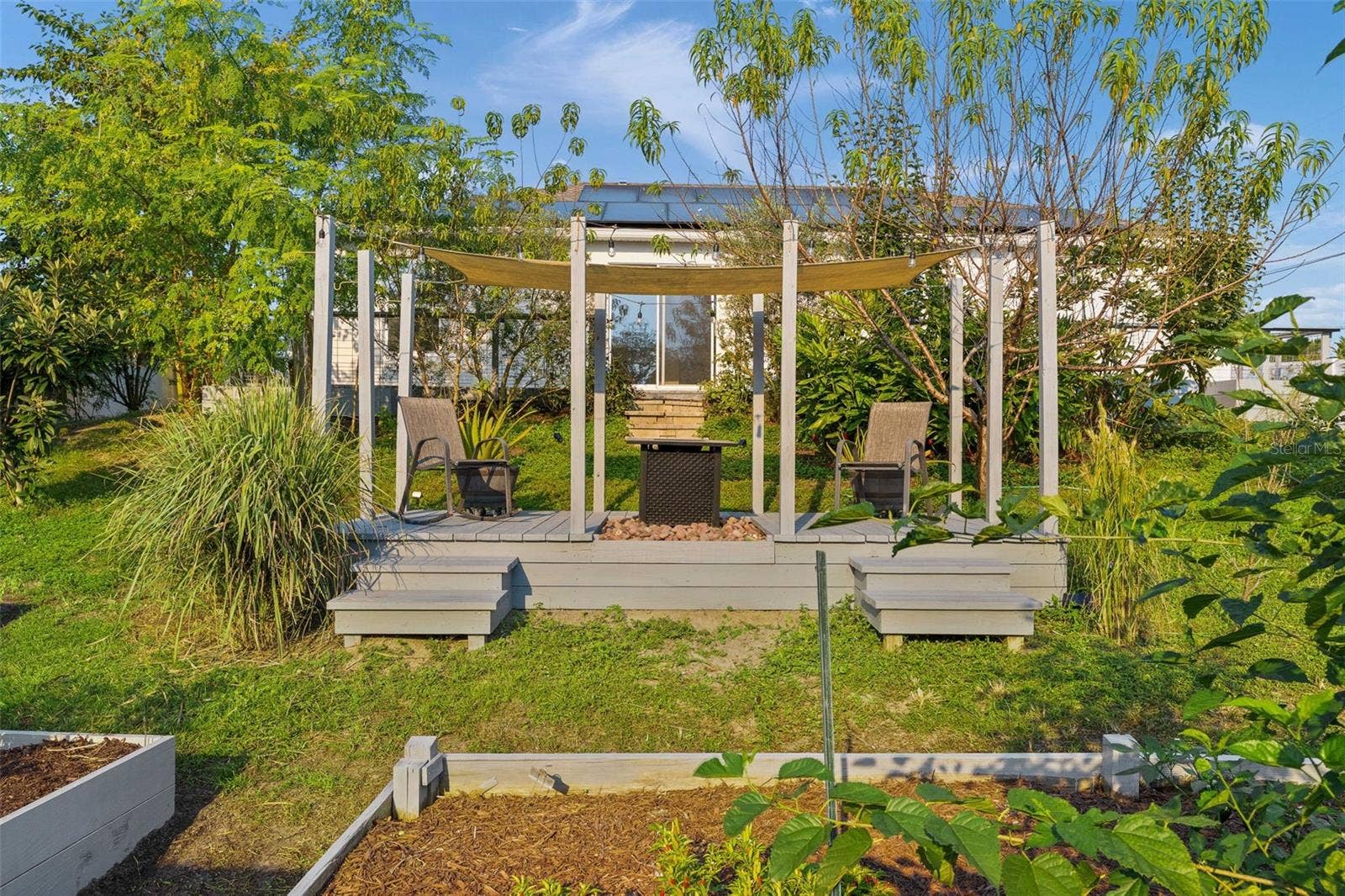 15987 SW 55TH AVENUE ROAD, Ocala, FL 34473 COVERED FOR THE SUNNY DAYS - EASILY REMOVABLE FOR THE FIRE PIT!