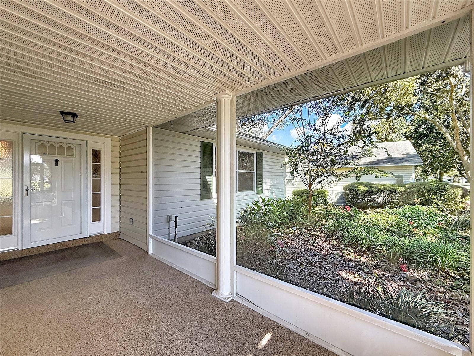 1706 ORKNEY DRIVE, Leesburg, FL 34788 Screened front porch