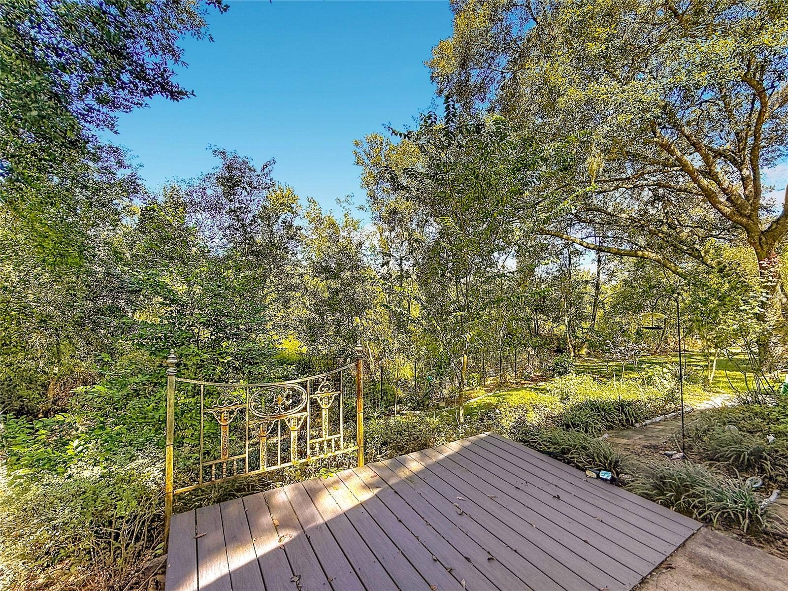 1706 ORKNEY DRIVE, Leesburg, FL 34788 The deck is perfect for your morning coffee!