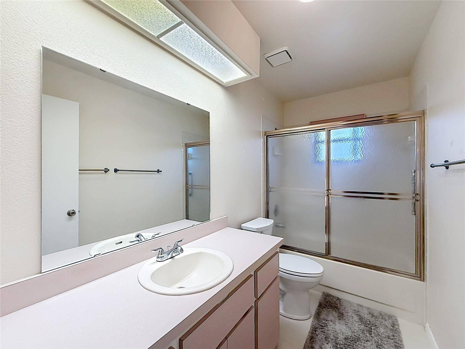 1706 ORKNEY DRIVE, Leesburg, FL 34788 Guest bathroom with tub/shower