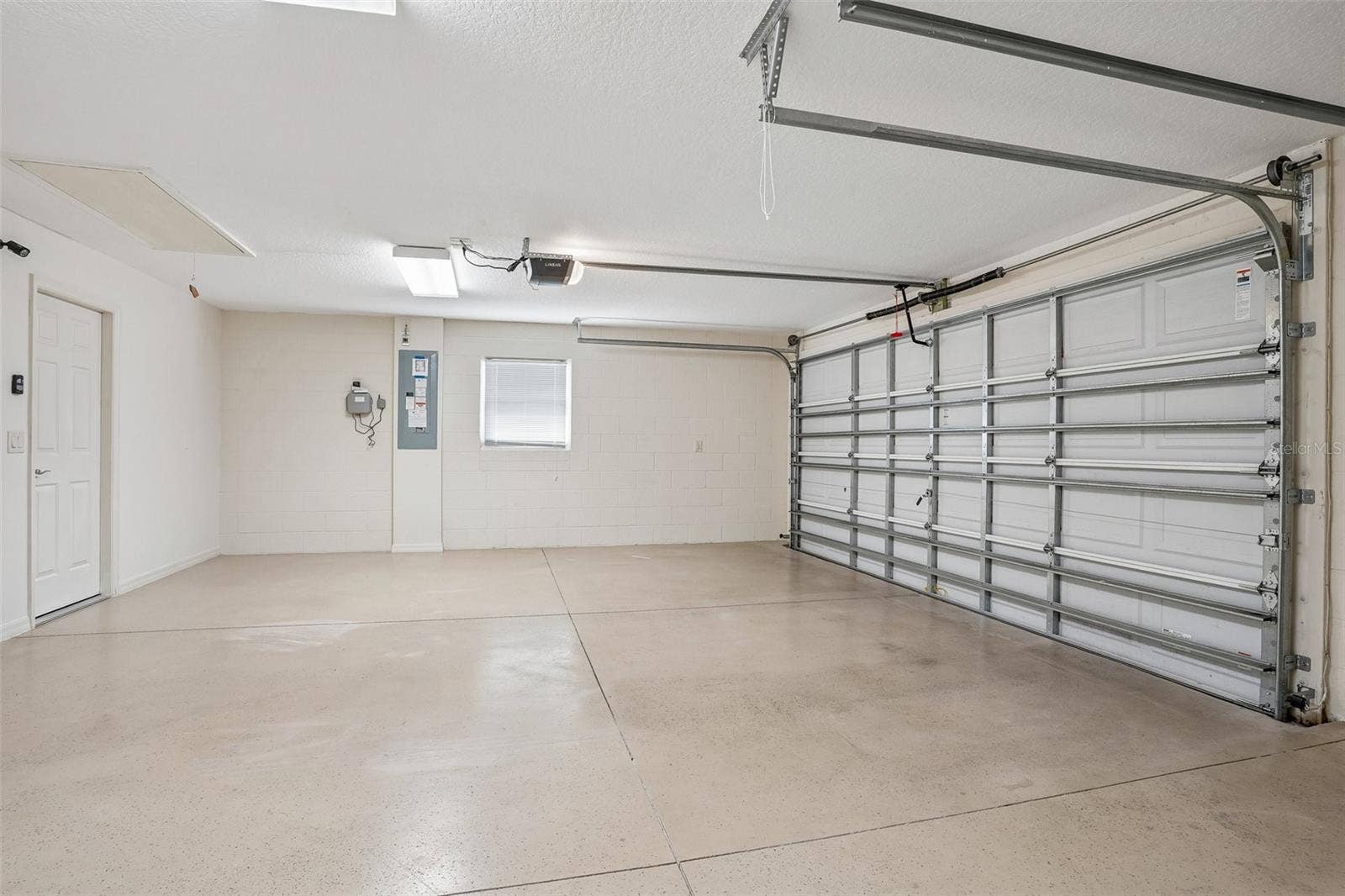 494 ARBELLA LOOP, The Villages, FL 32162 2 Car + Golf Cart Garage