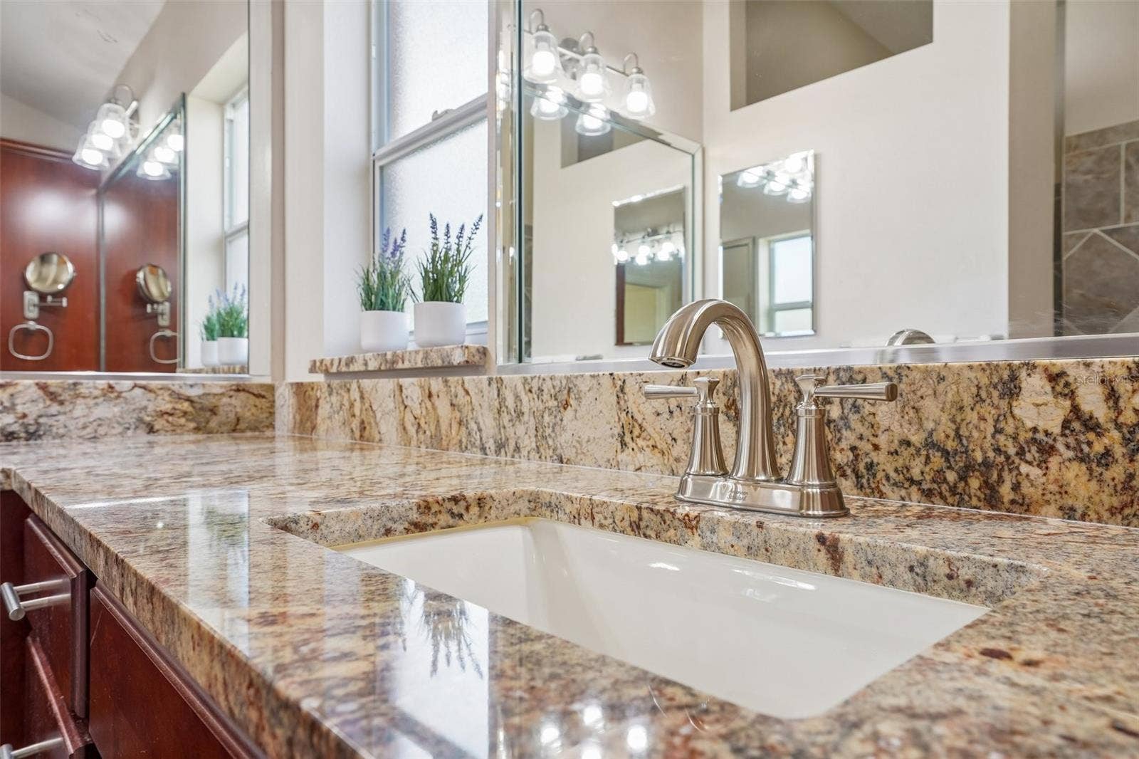 494 ARBELLA LOOP, The Villages, FL 32162 Primary Bathroom with New Faucets, Sinks and Granite Countertops